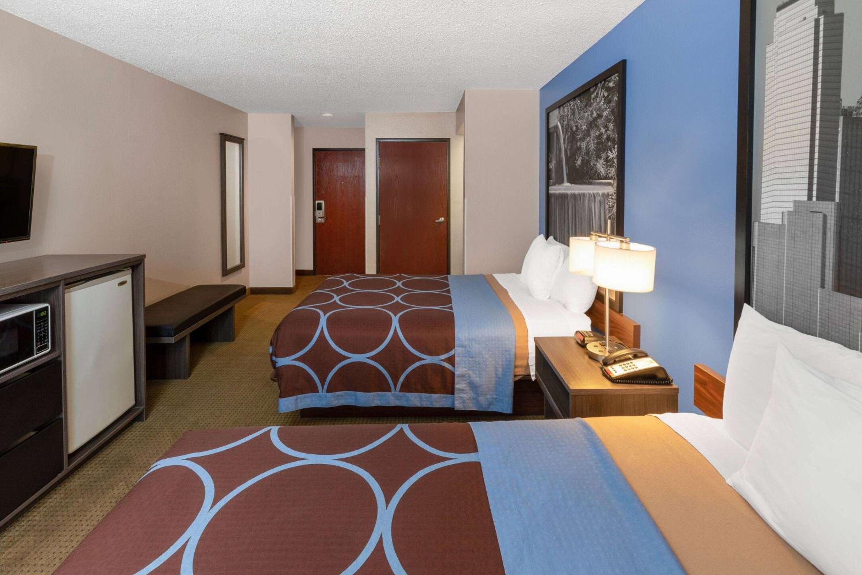 Queen Room with Two Queen Beds and Bath Tub - Mobility Accessible/Non-Smoking - Photo 1