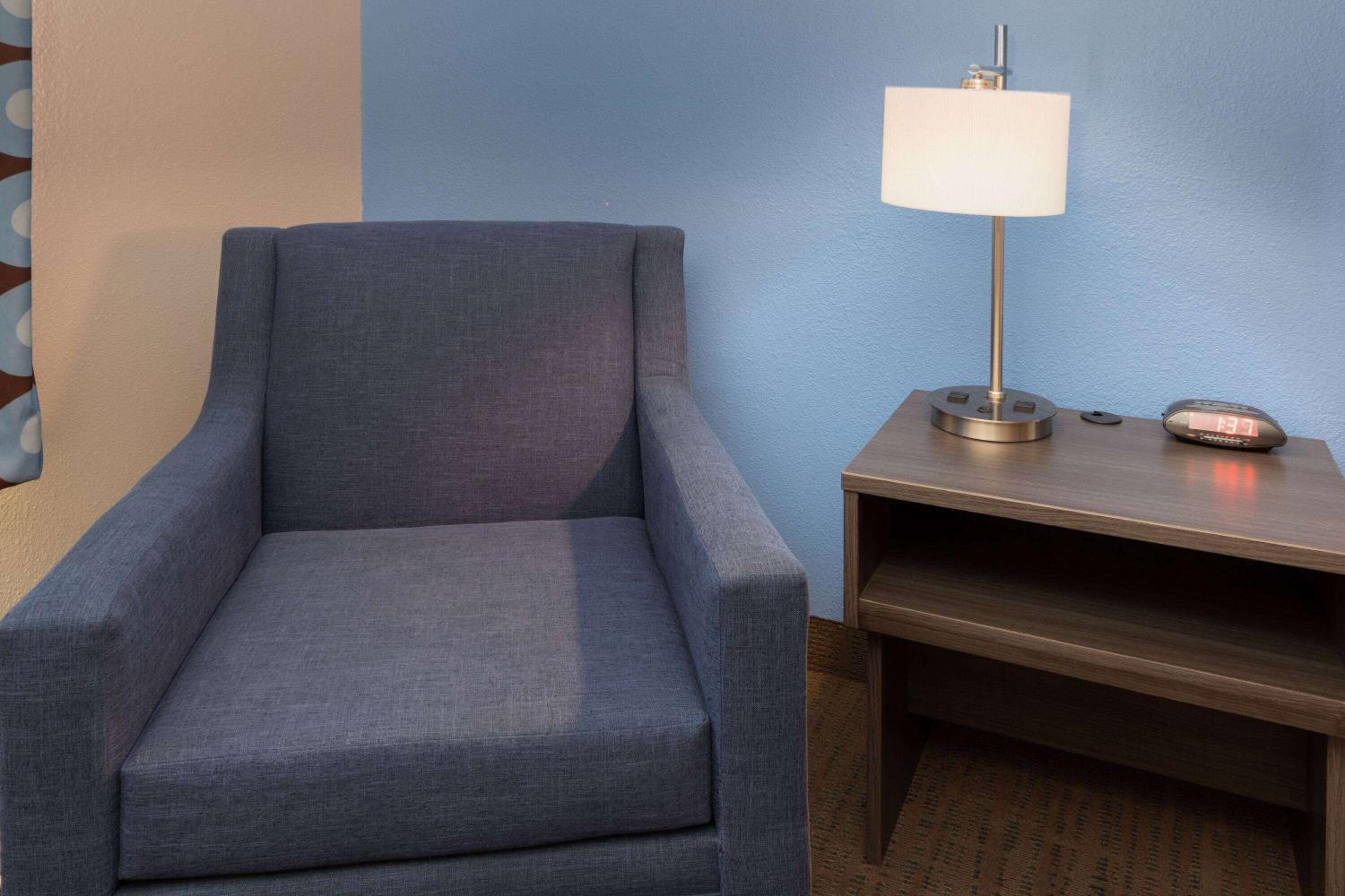 Business King Room - Non-Smoking - Photo 1
