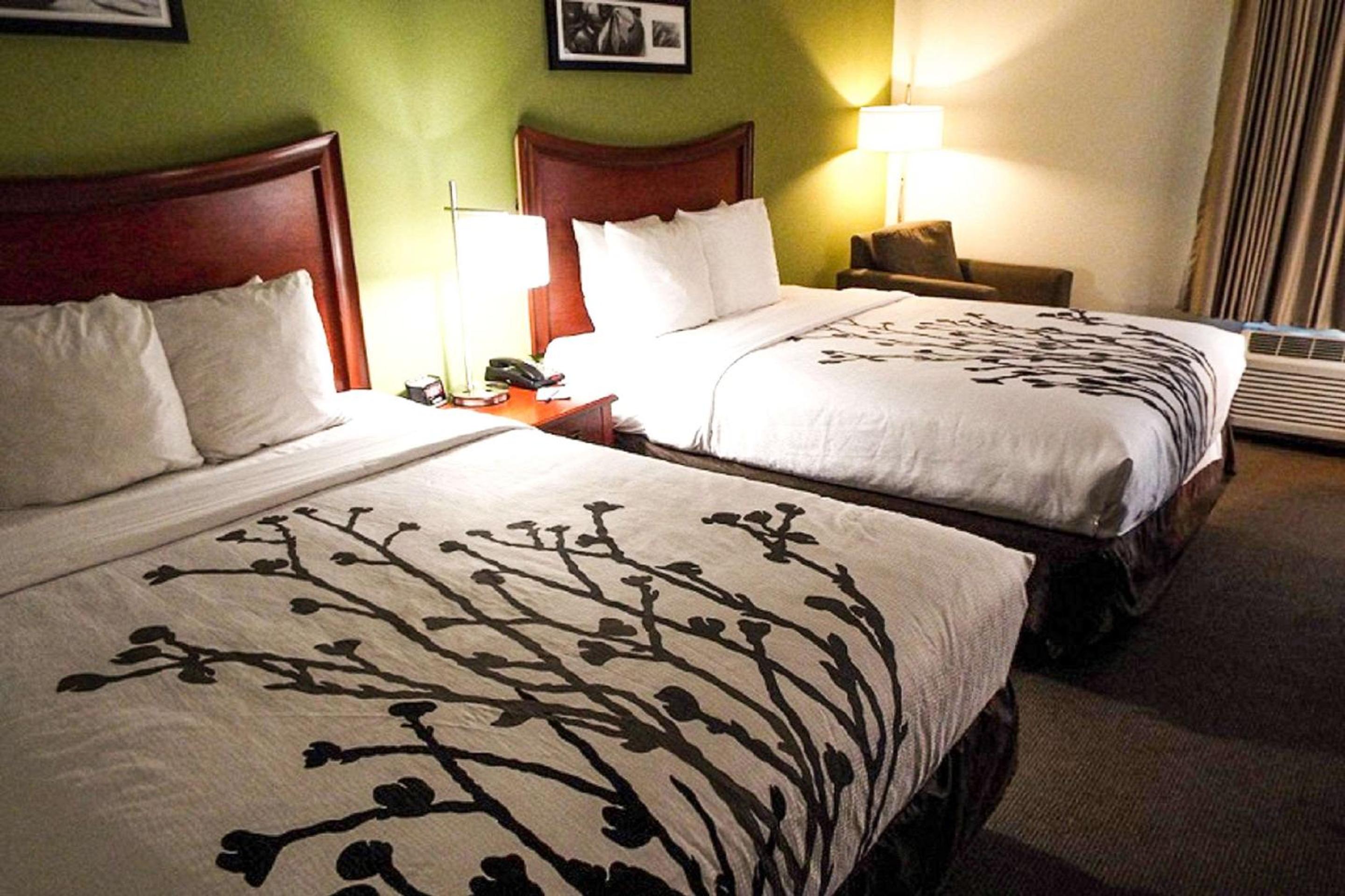 Double Room with Two Double Beds - Non-Smoking - Photo 4