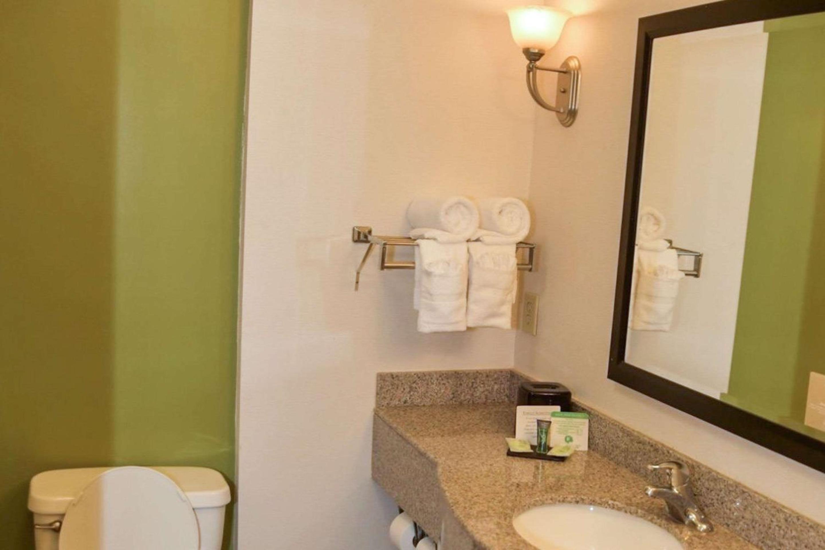 Standard King Room - Non-Smoking  - Photo 6