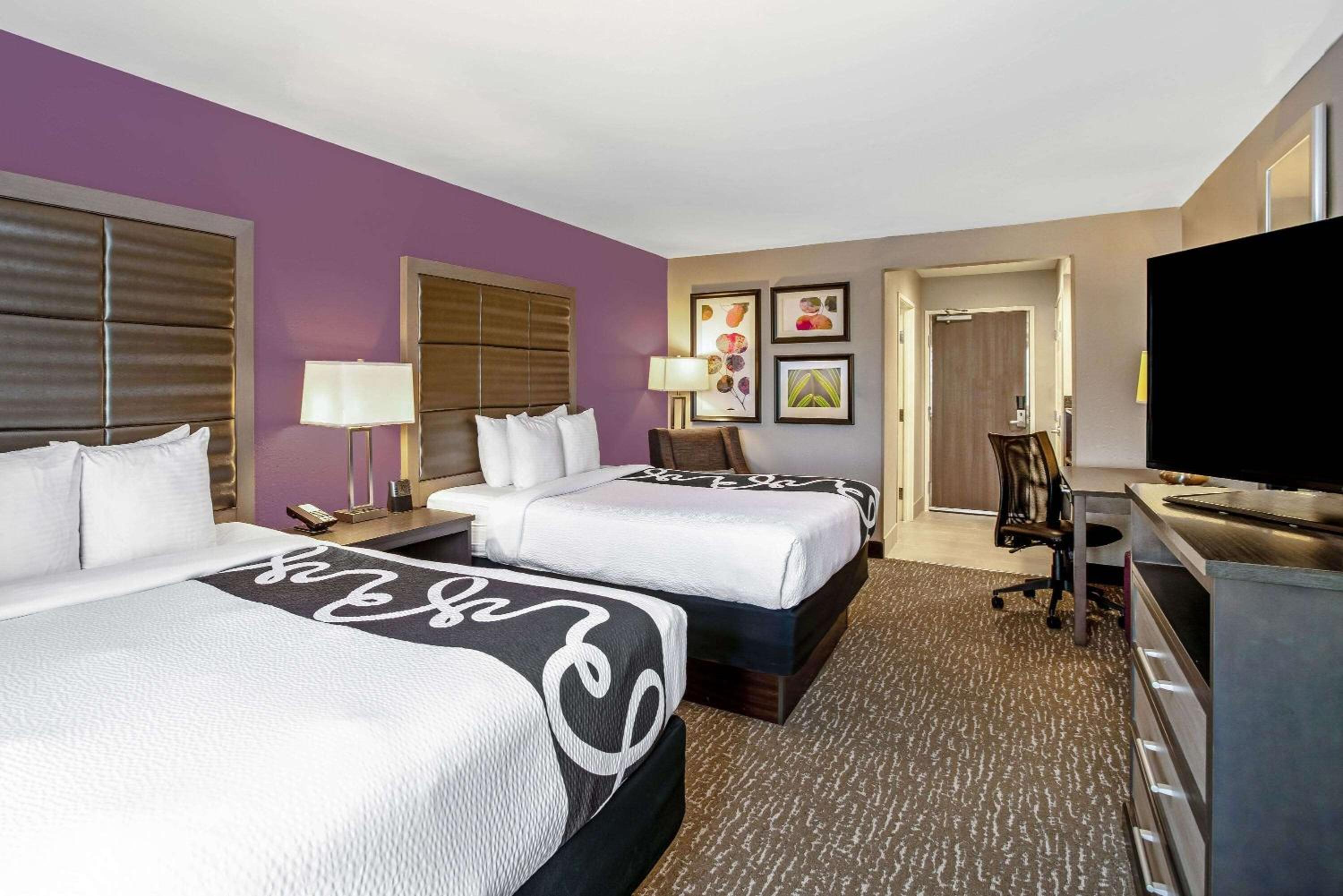 Queen Room with Two Queen Beds - Disability Access - Photo 2