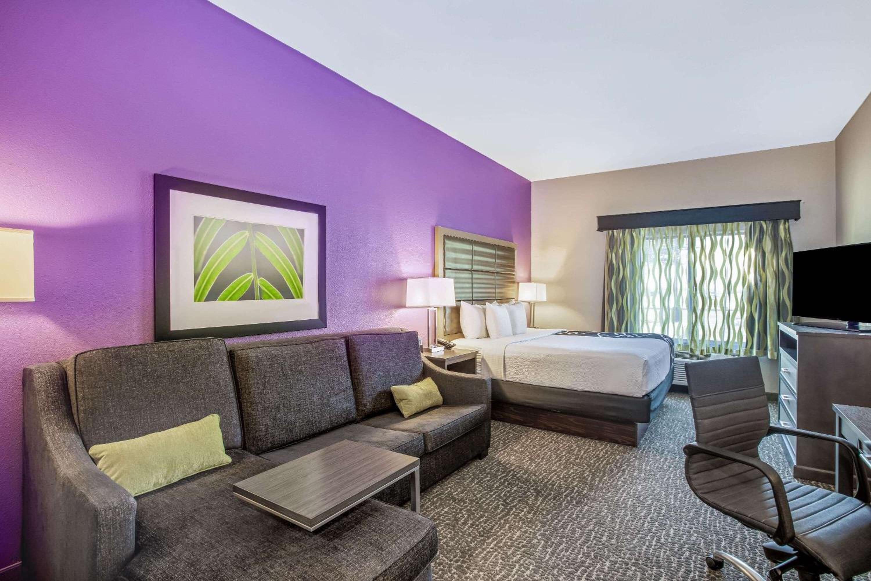 King Room - Non-Smoking - Photo 1