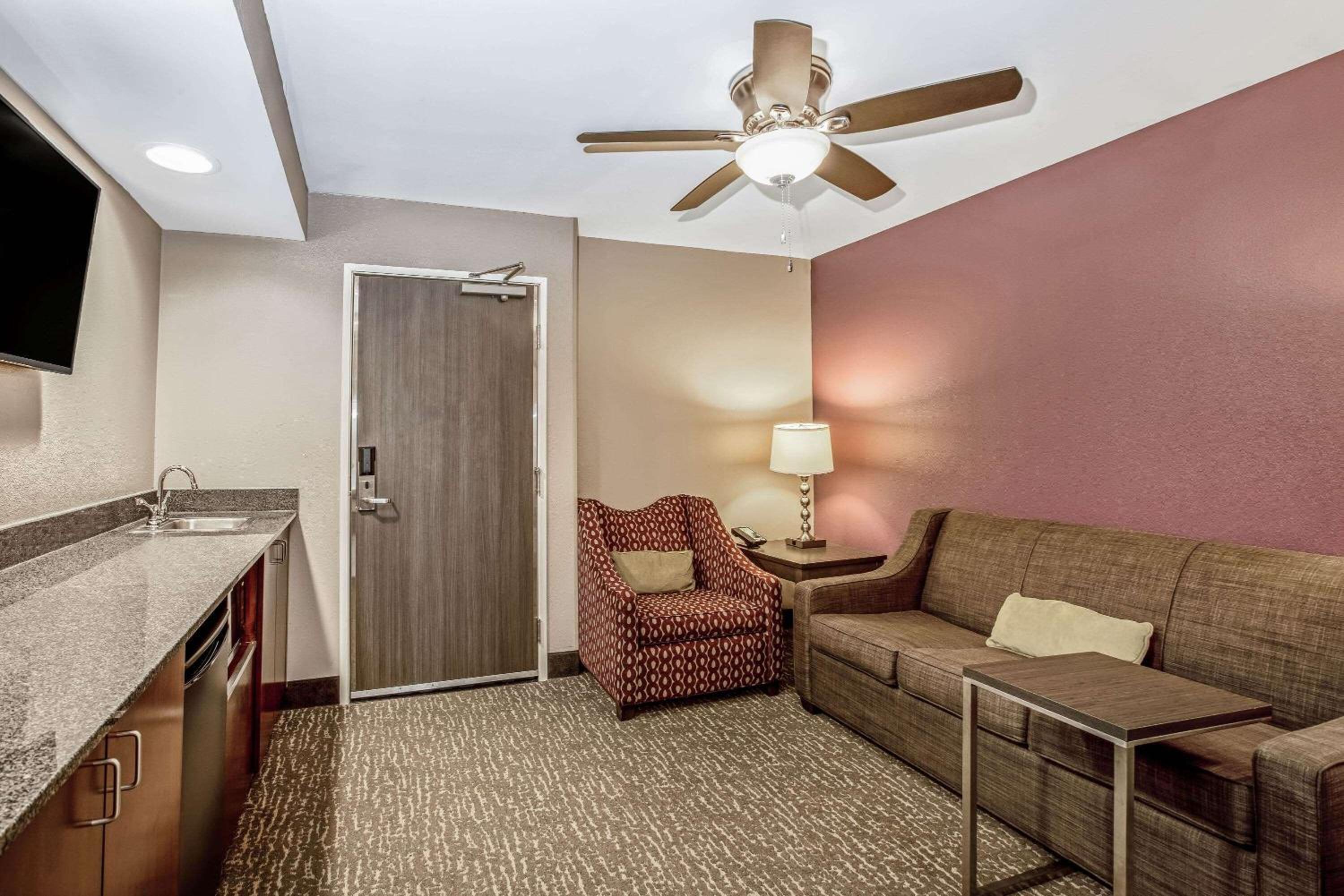 Deluxe Family Room with City View - Non-Smoking - Photo 1
