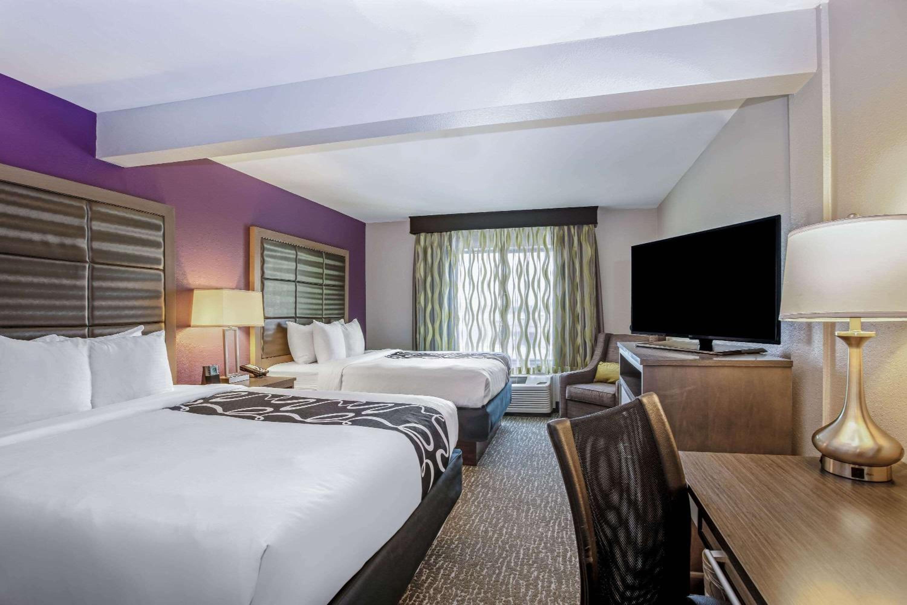 Queen Room with Two Queen Beds - Non-Smoking - Photo 1