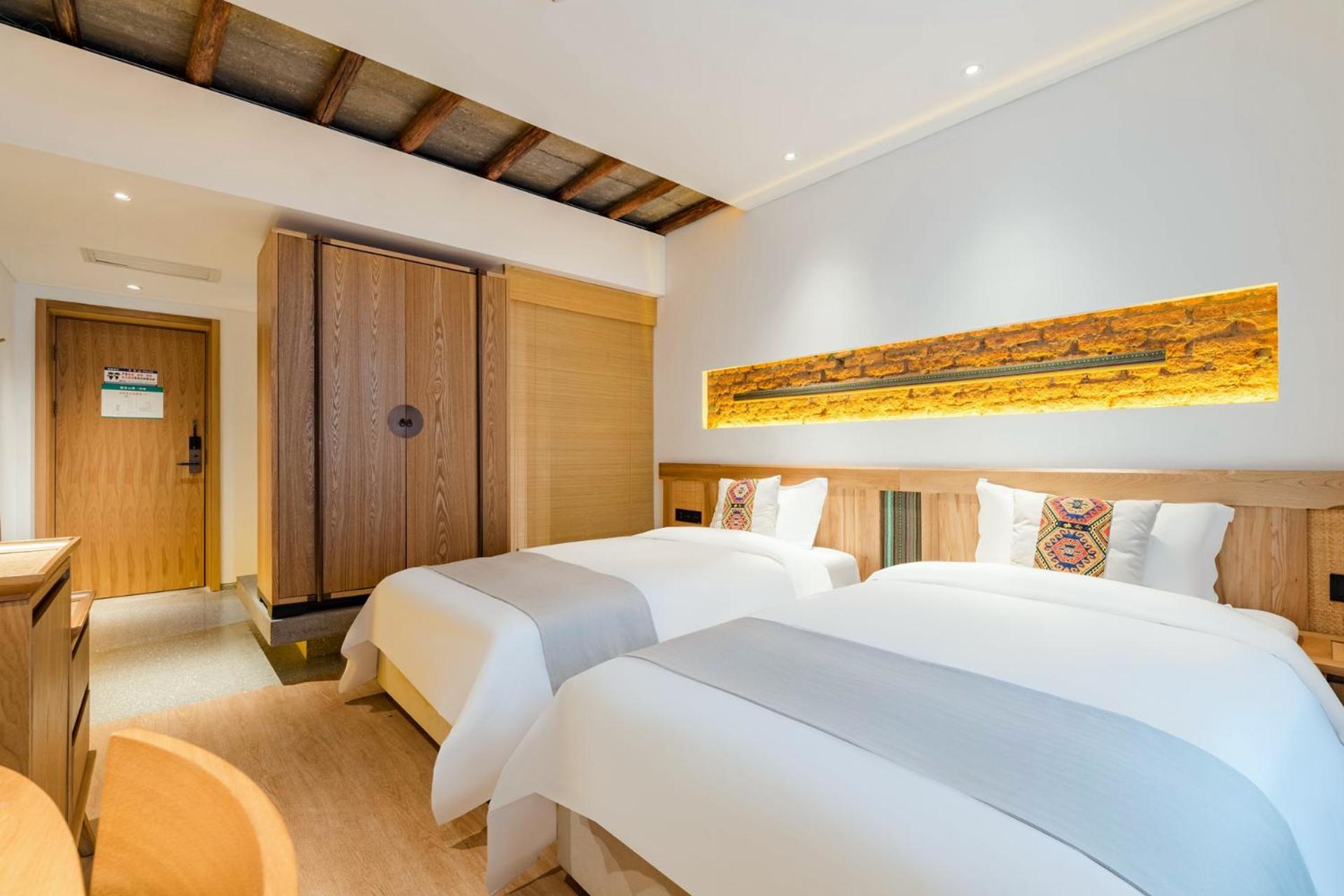 Twin Room with Private Bathroom - Photo 1