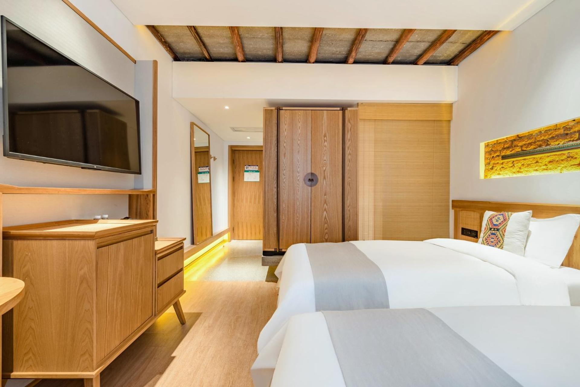 Twin Room with Private Bathroom - Photo 2