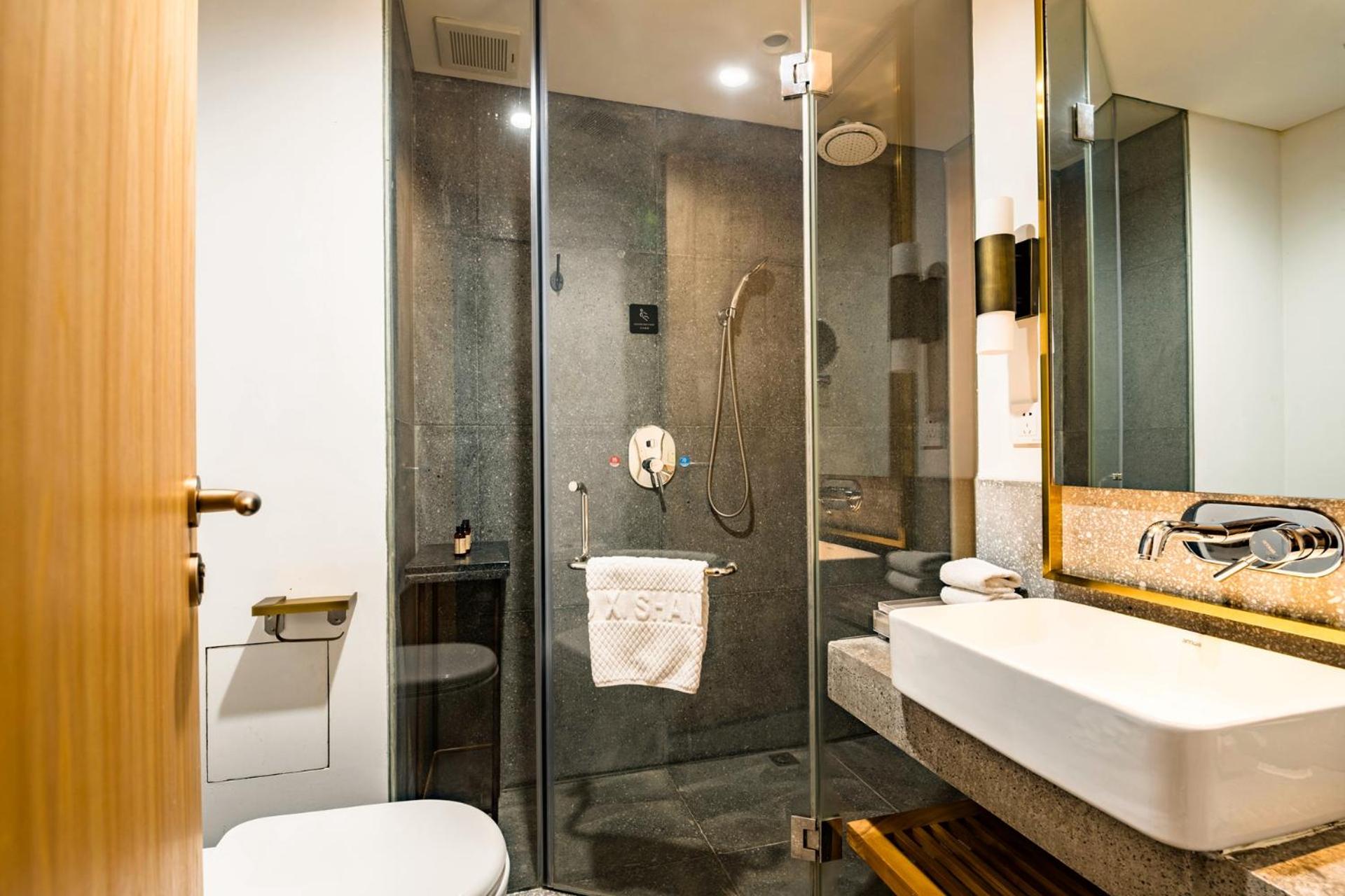 Twin Room with Private Bathroom - Photo 3