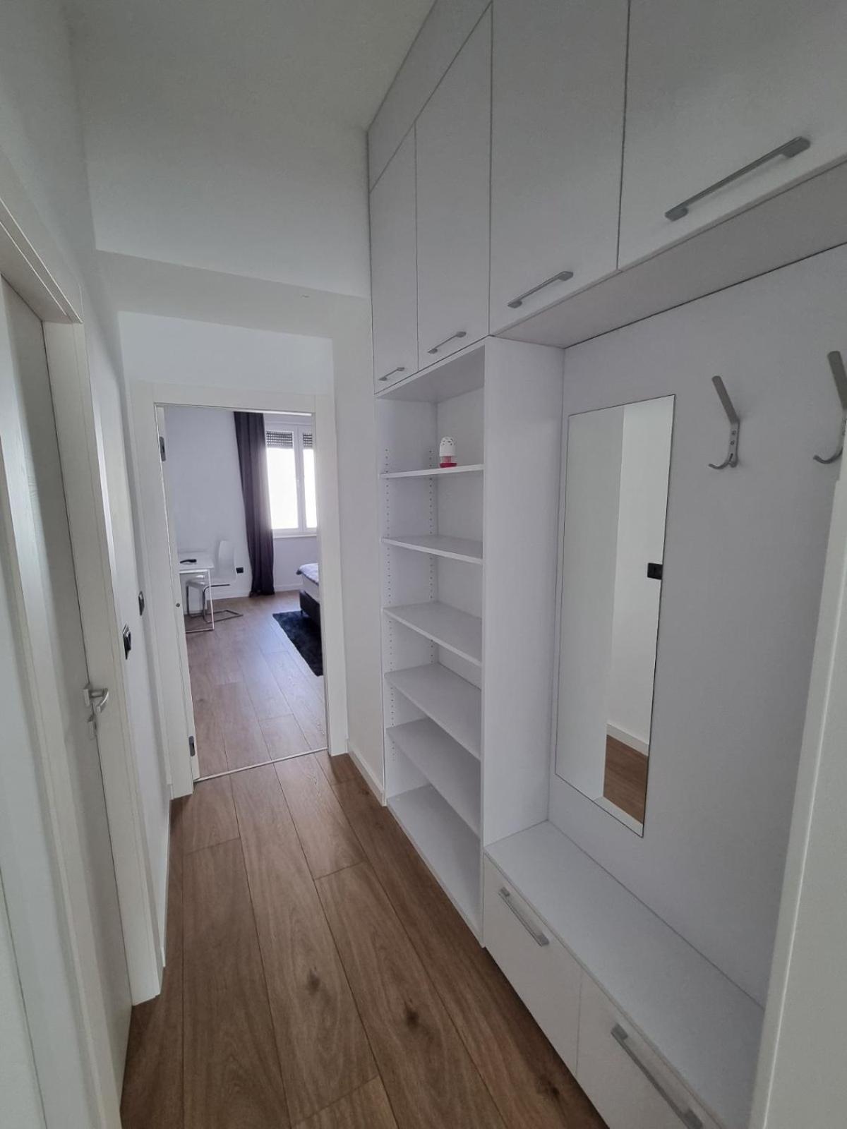 Apartment photo 2
