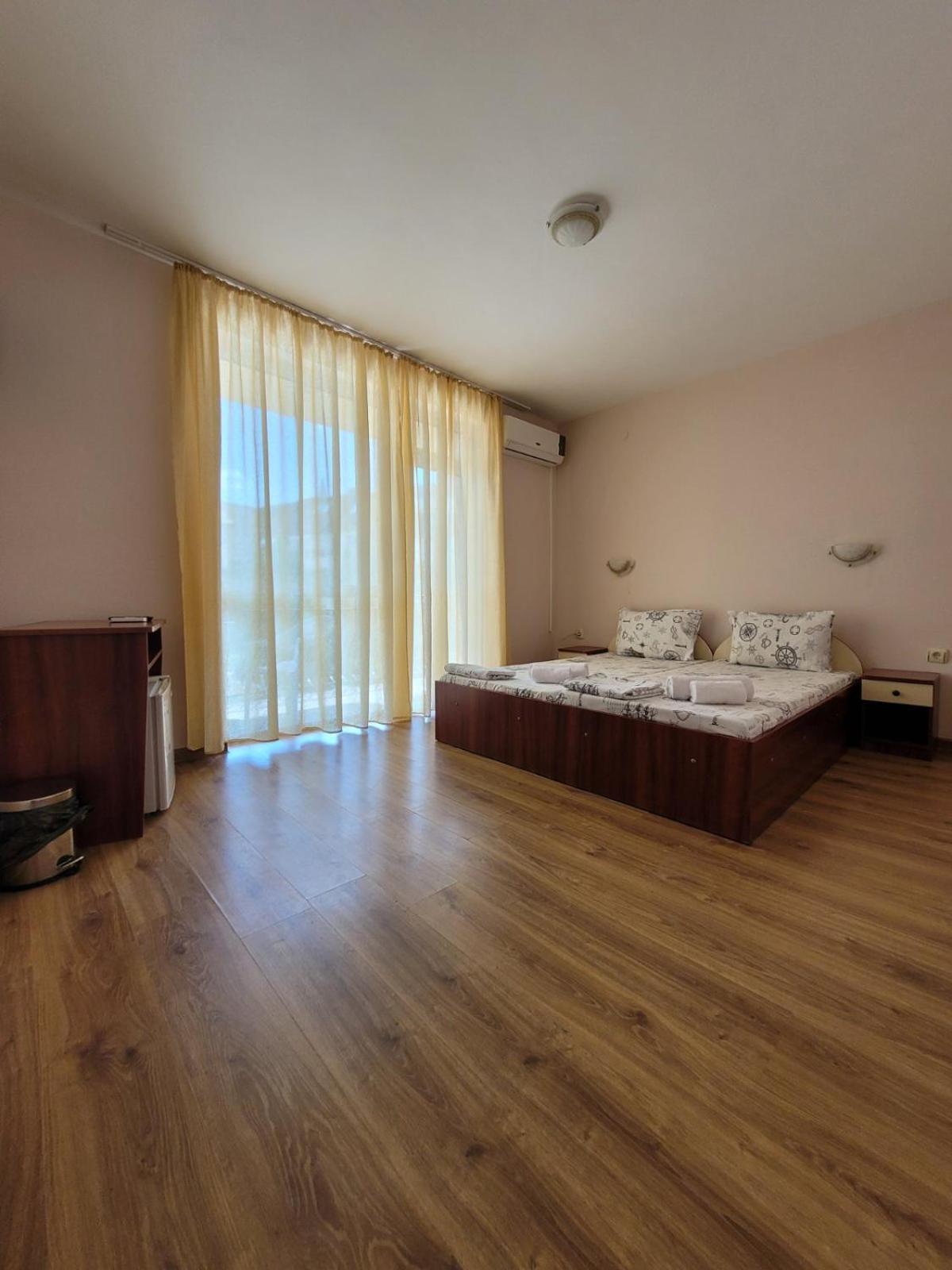 Double Room - Photo 2
