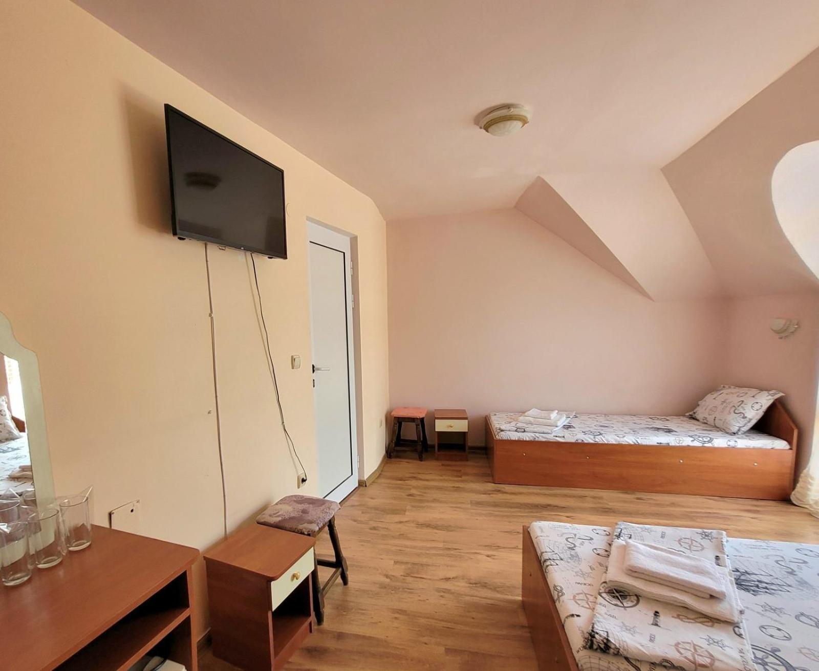 Triple Room - Photo 6