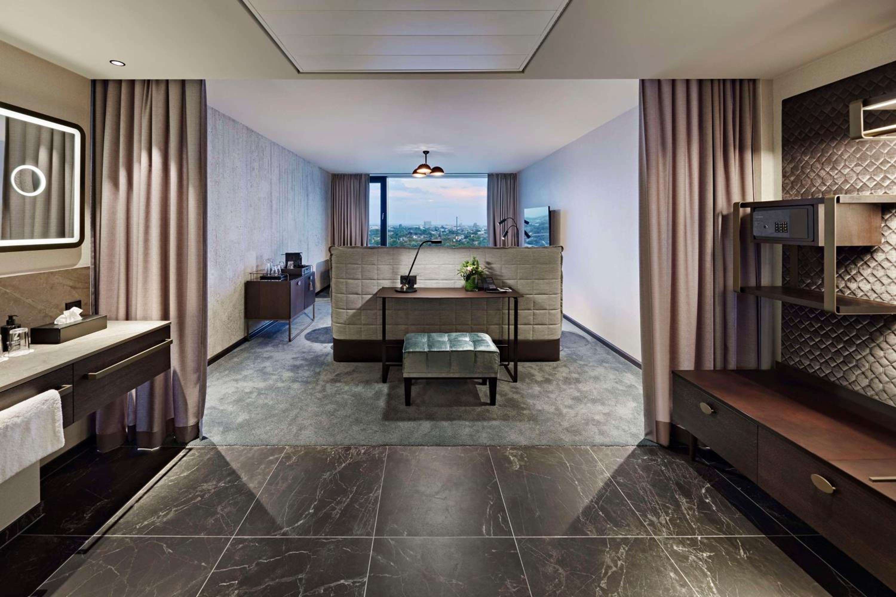 Premium King Room - Photo 1
