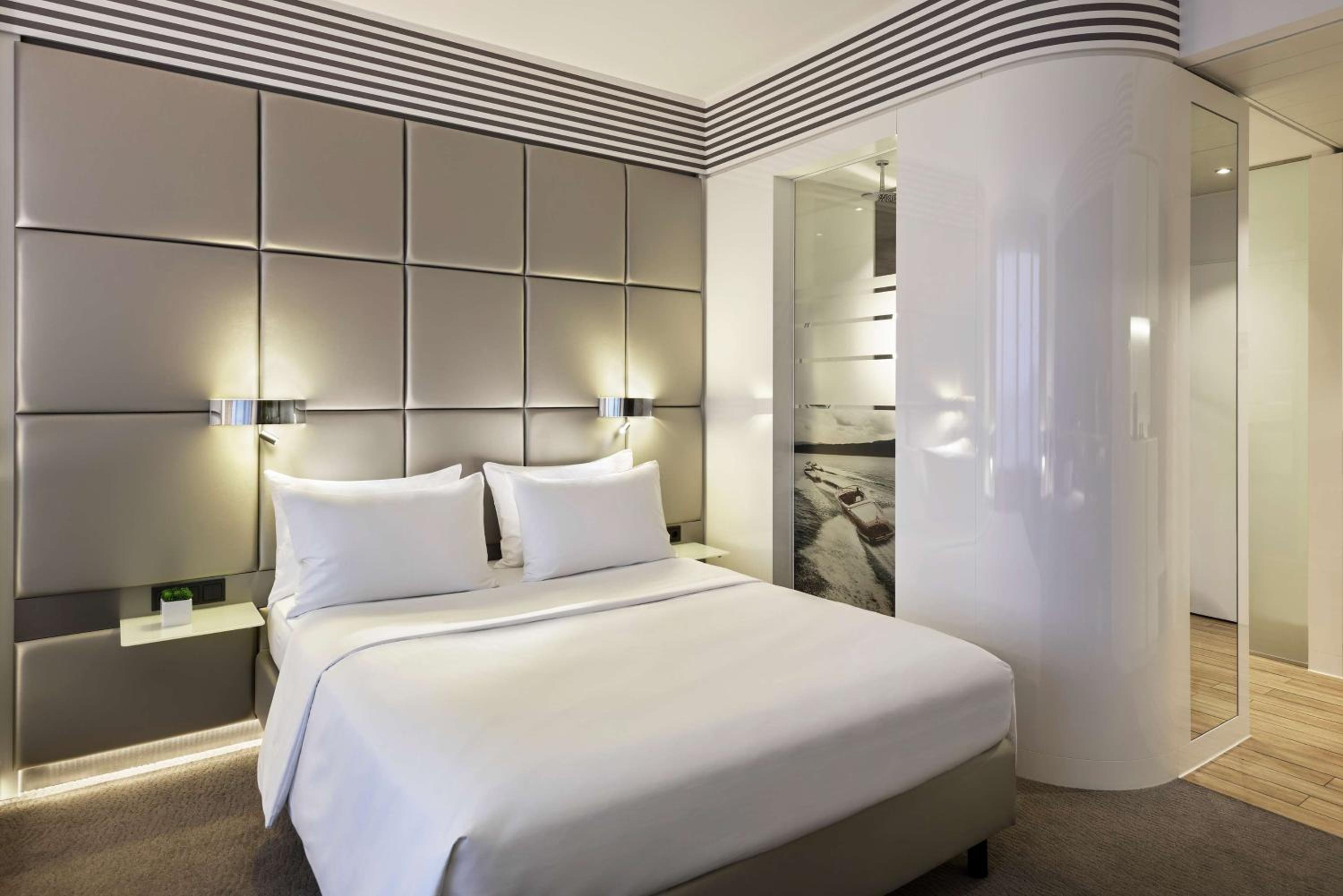 Deluxe Queen Room - Photo 2