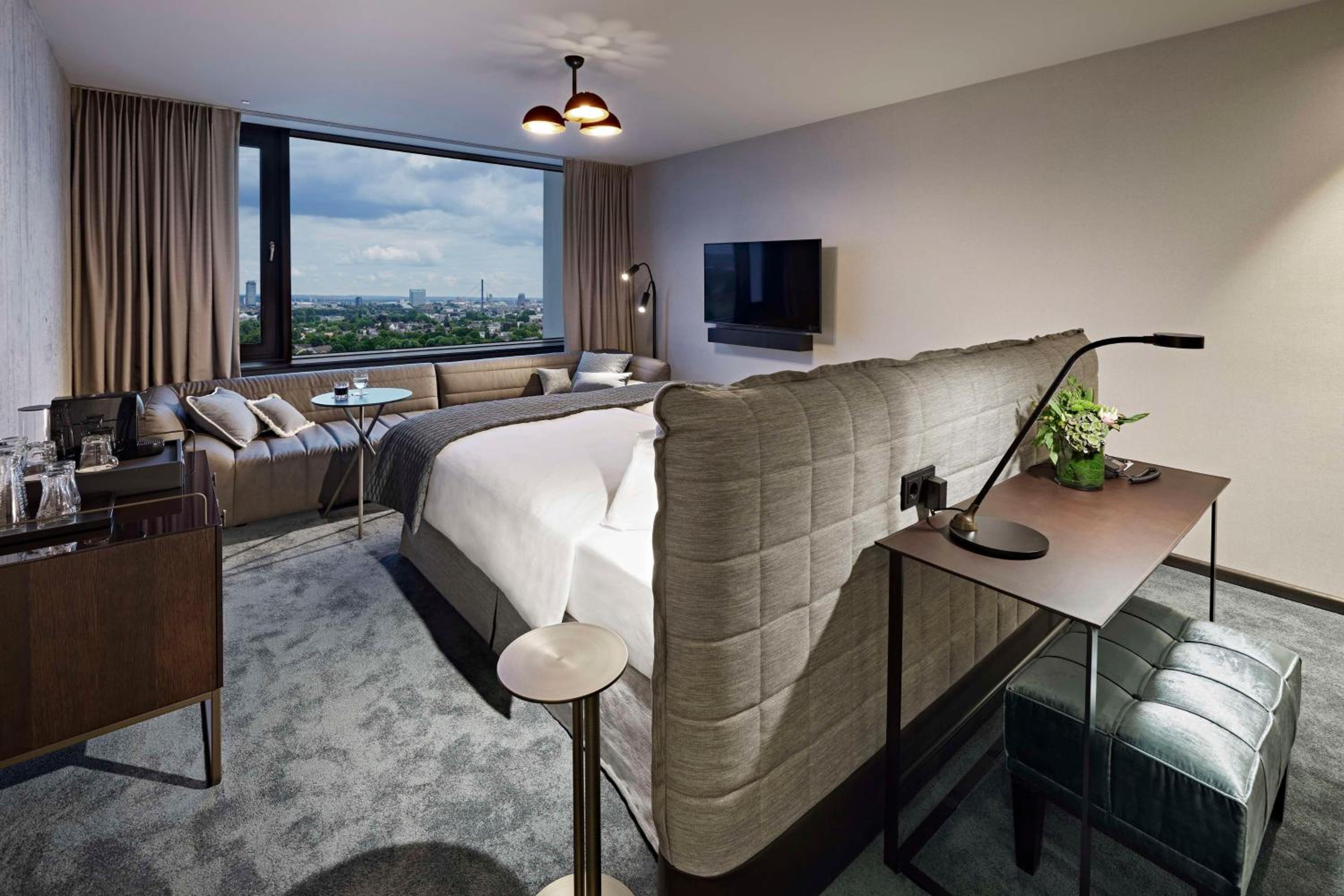 Premium King Room - Photo 2