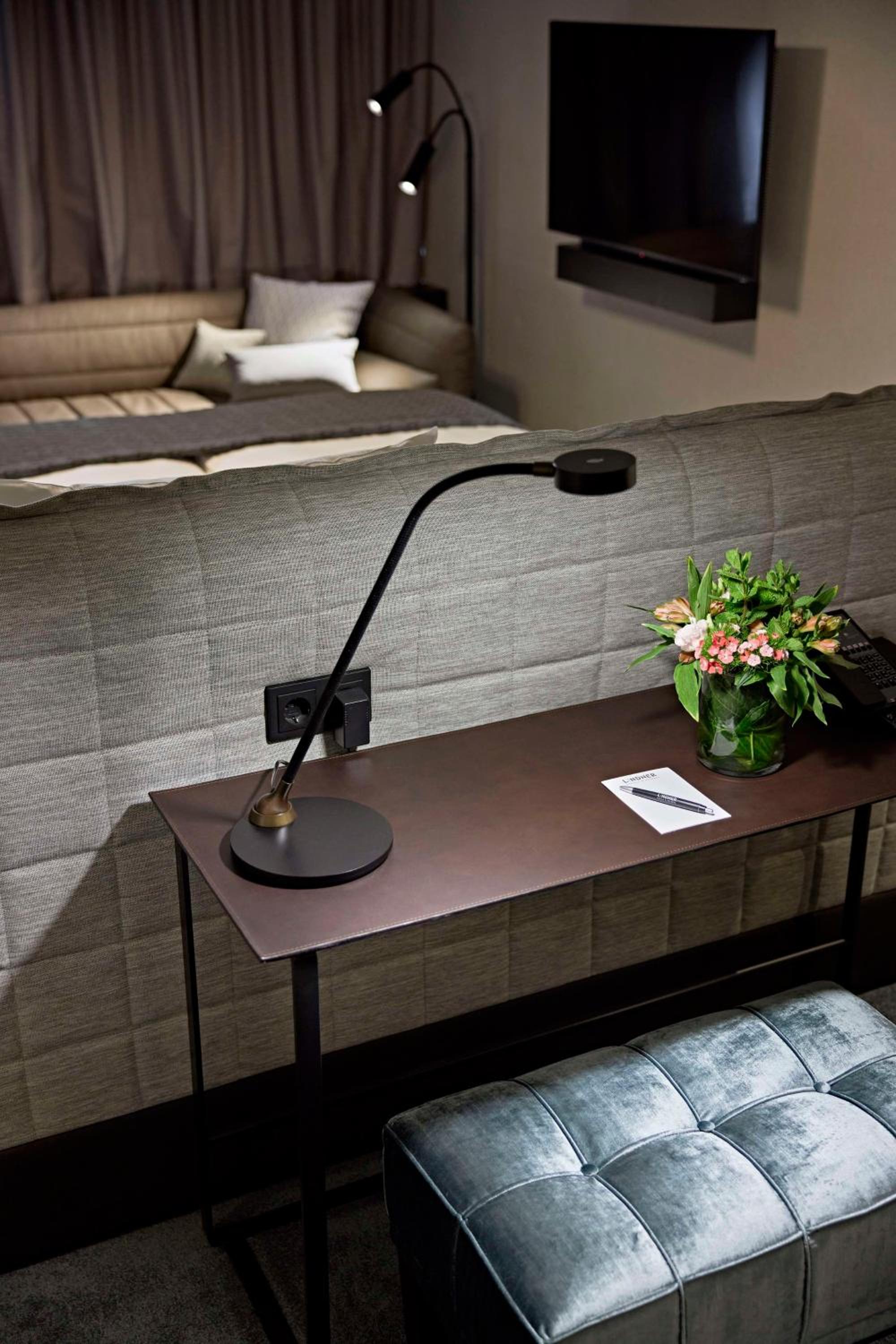 Premium King Room - Photo 3