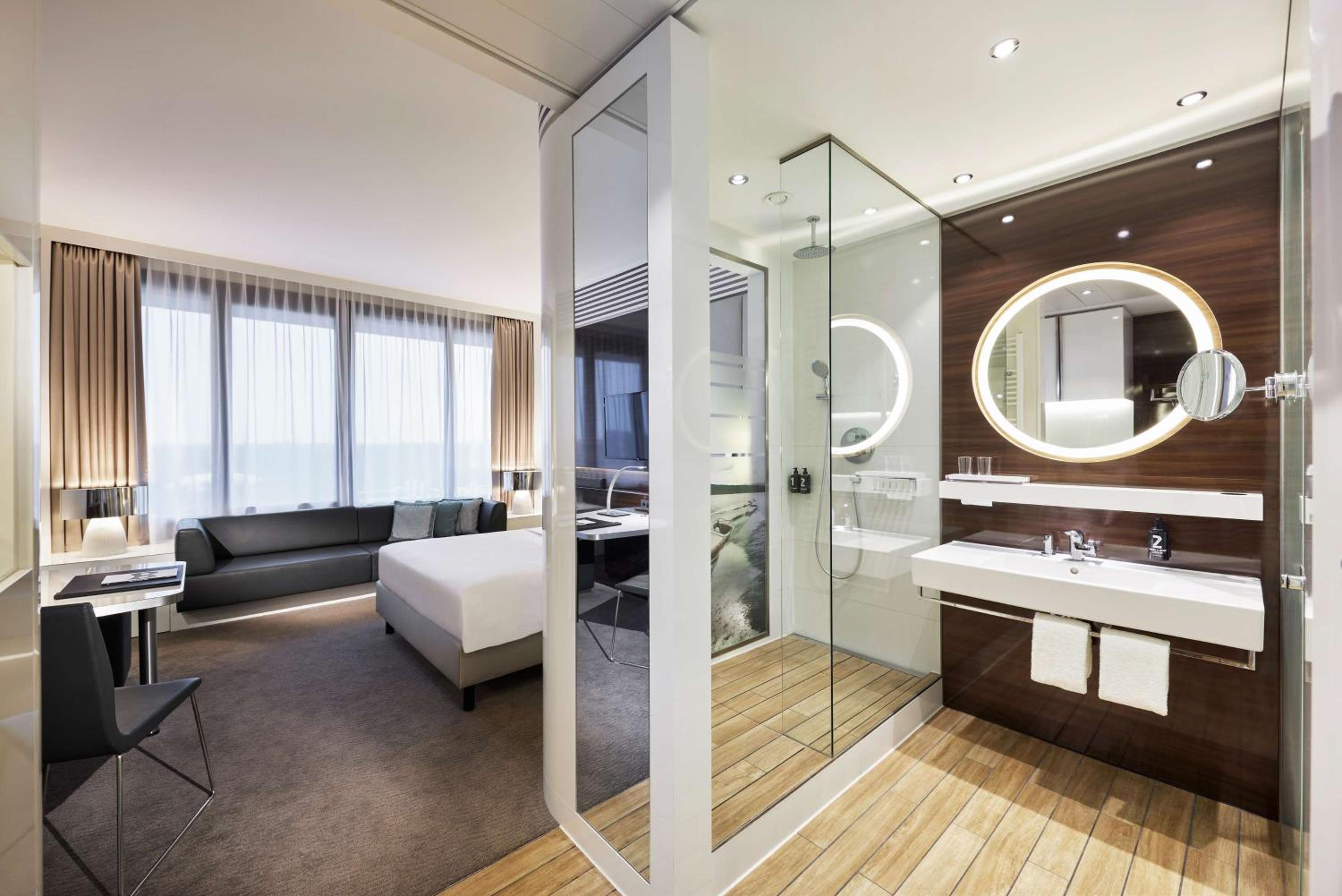 Deluxe Queen Room - Photo 5