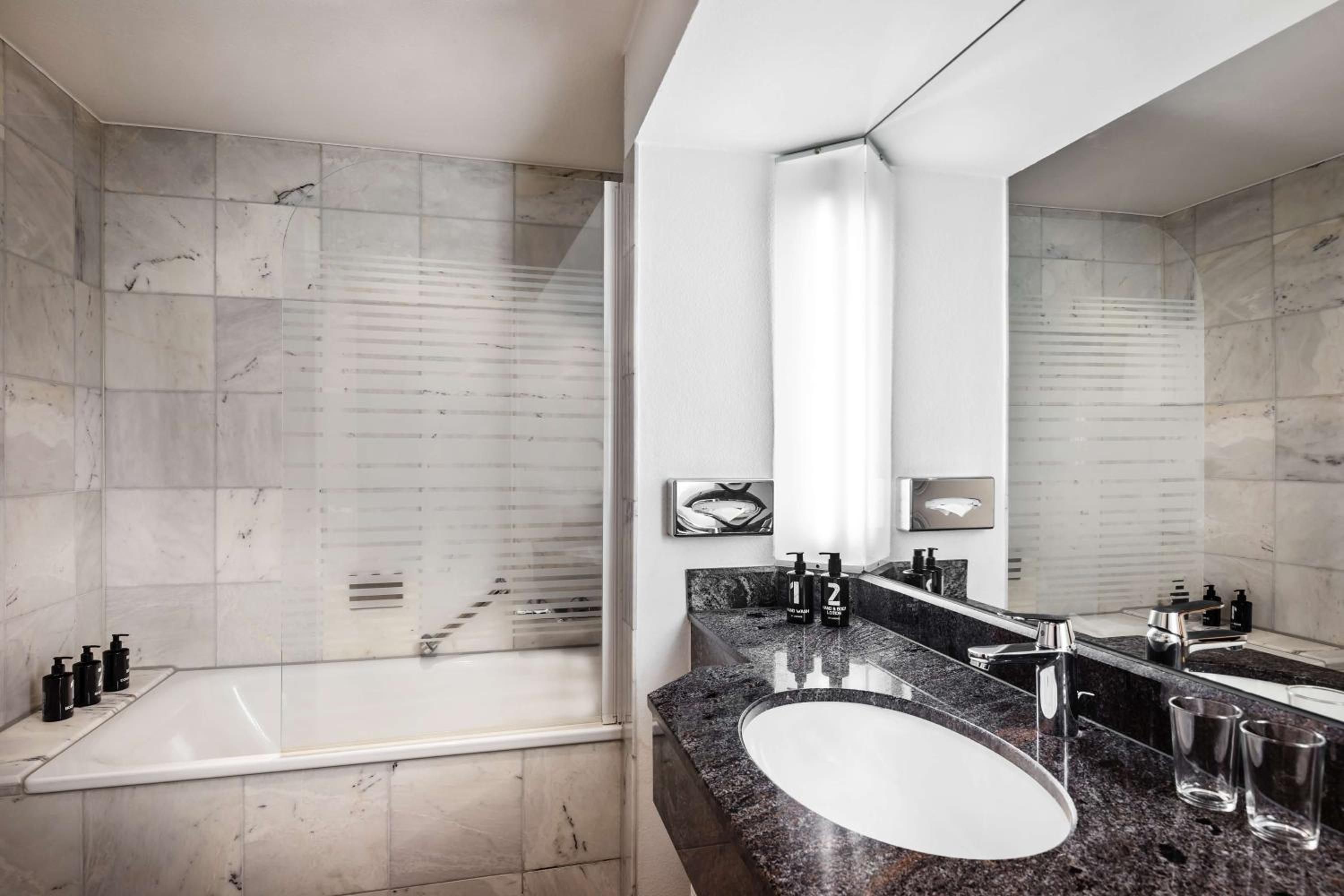 Queen Room - Photo 6