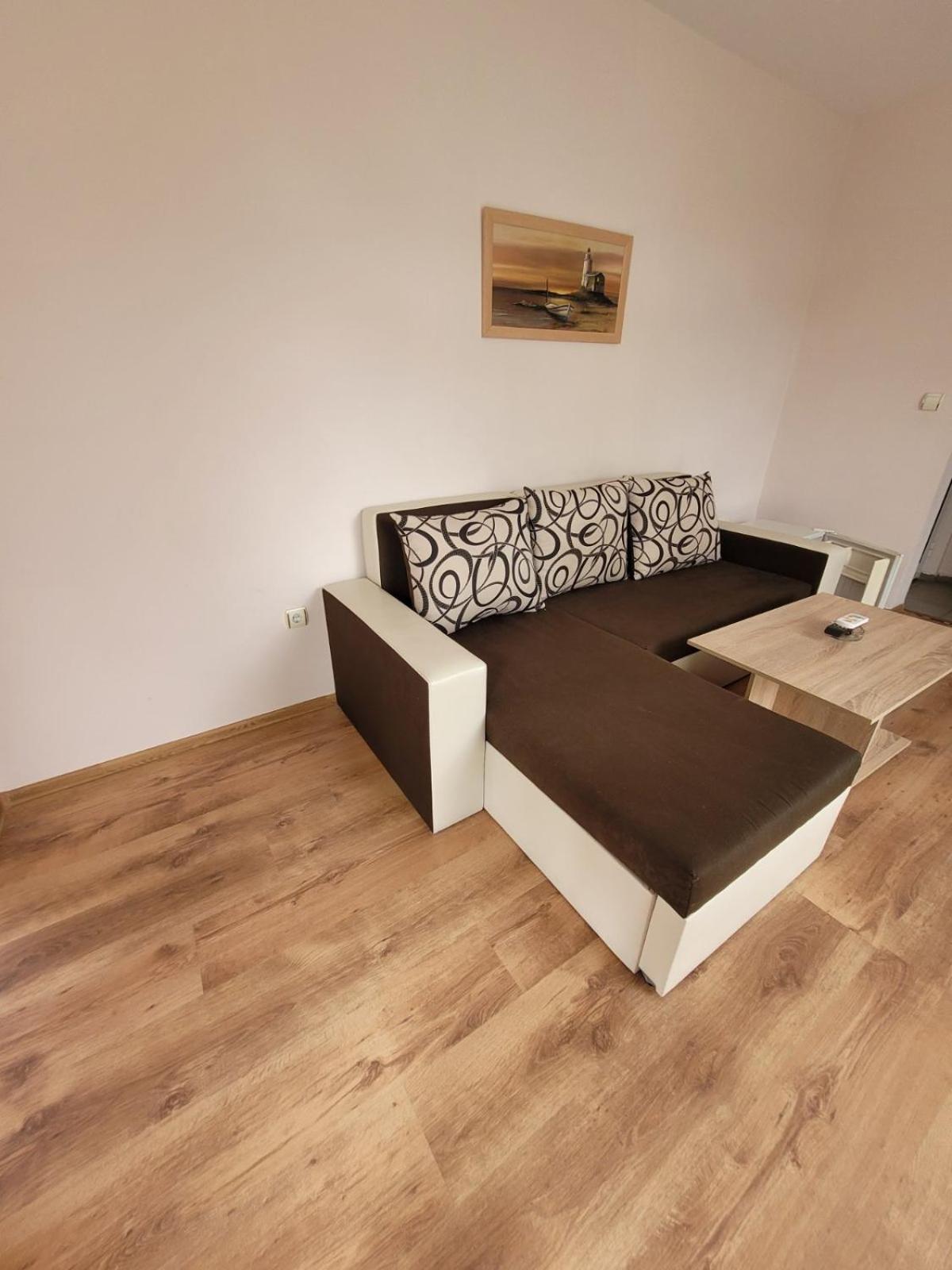 One-Bedroom Apartment - Photo 3