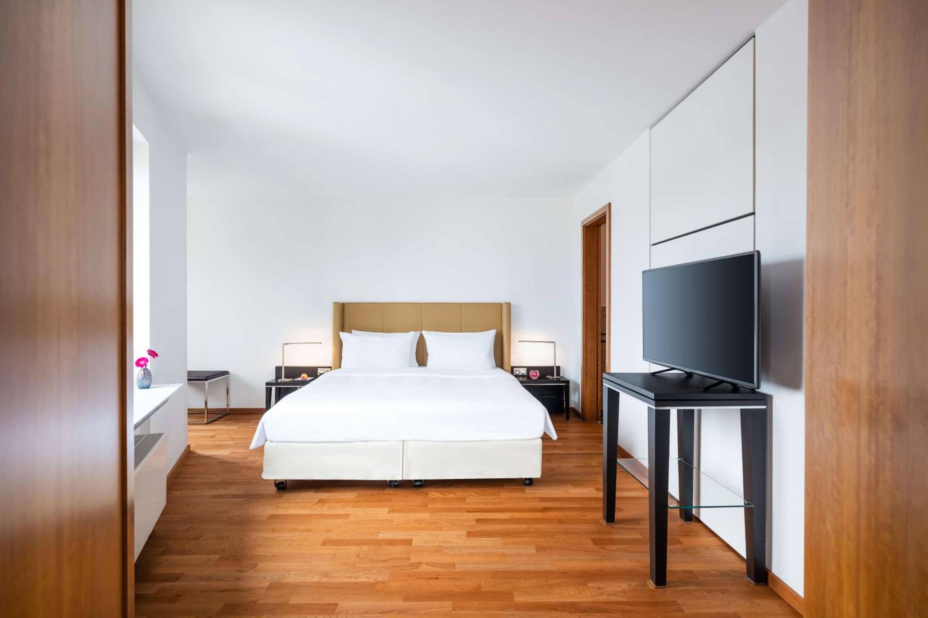 Deluxe King Room photo 1