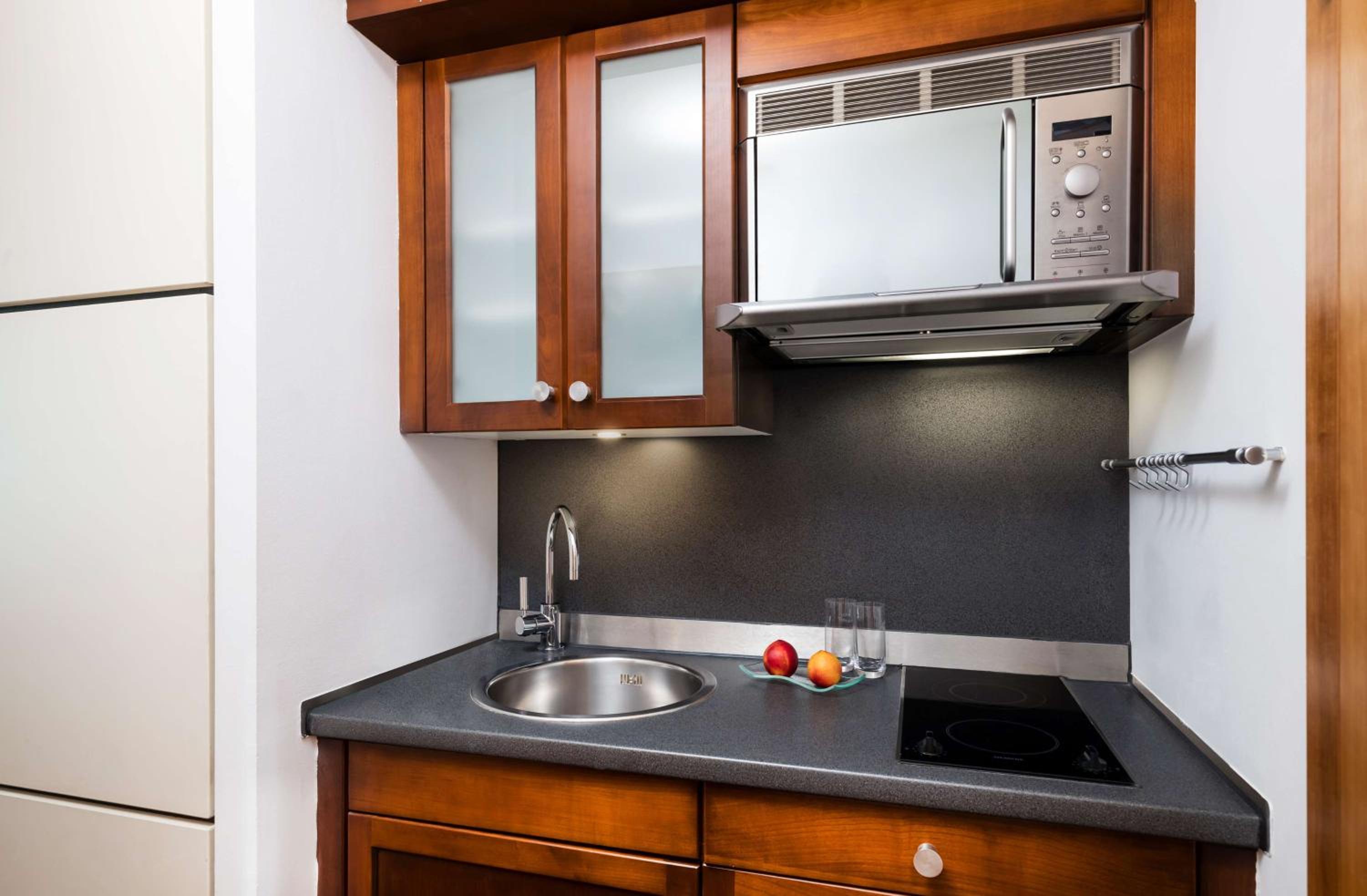 Queen Room With Kitchenette photo 3