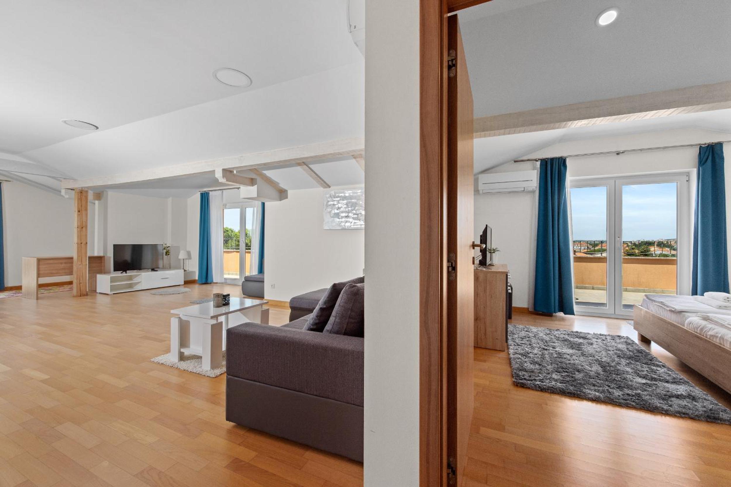 One-Bedroom Apartment photo 2