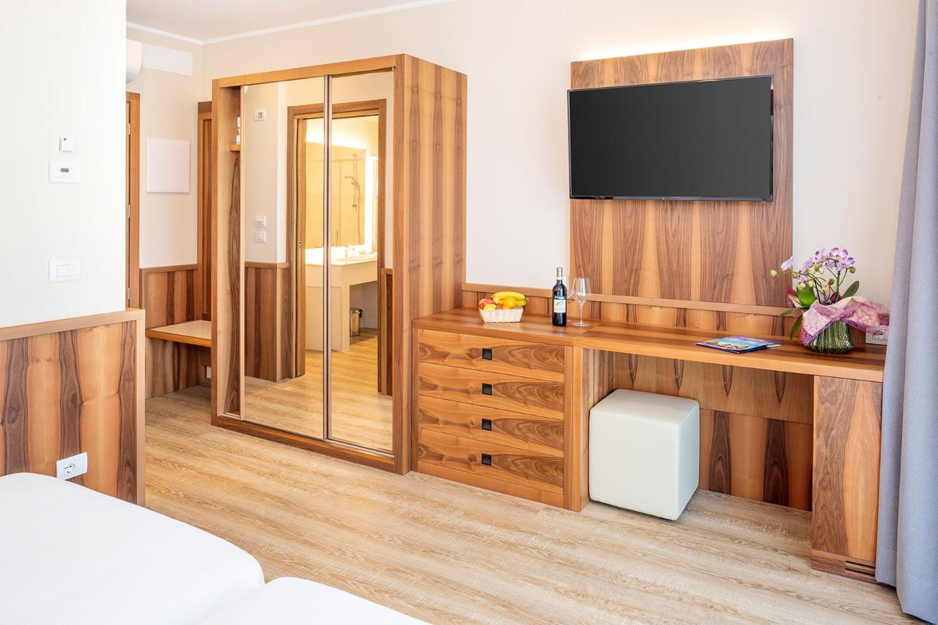 Superior Double or Twin Room - Photo 12