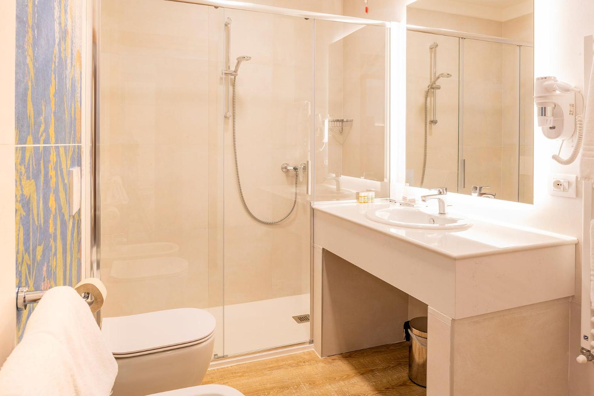 Superior Double or Twin Room - Photo 7