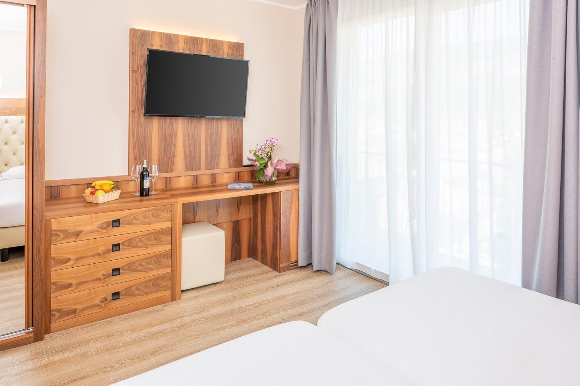 Superior Double or Twin Room - Photo 11