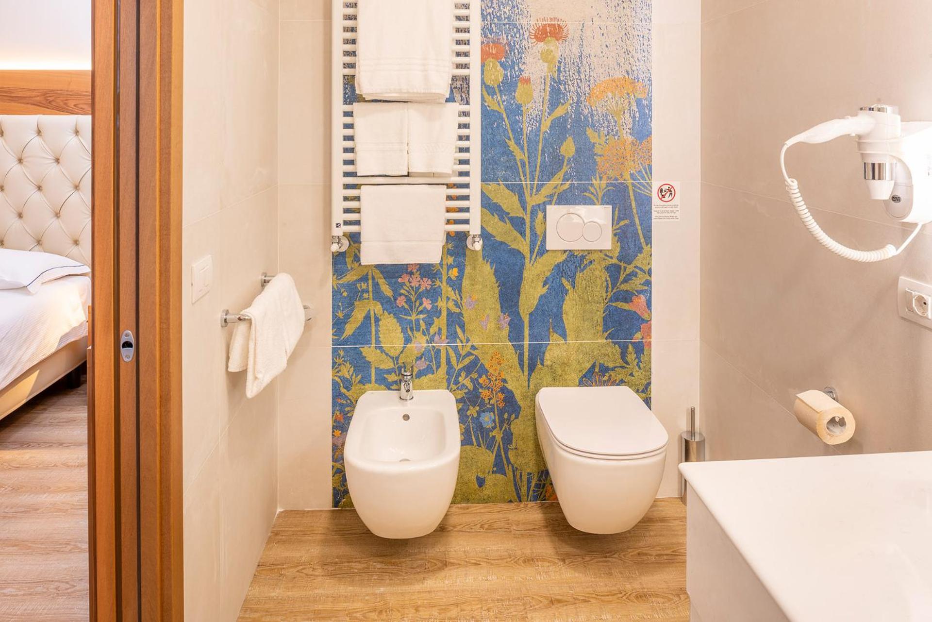 Superior Double or Twin Room - Photo 9