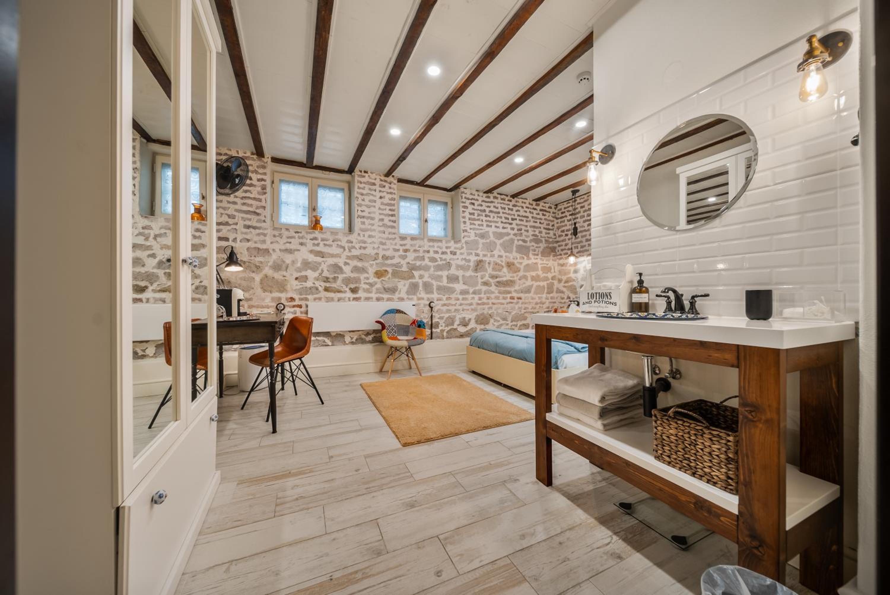 Deluxe Double Room - Basement