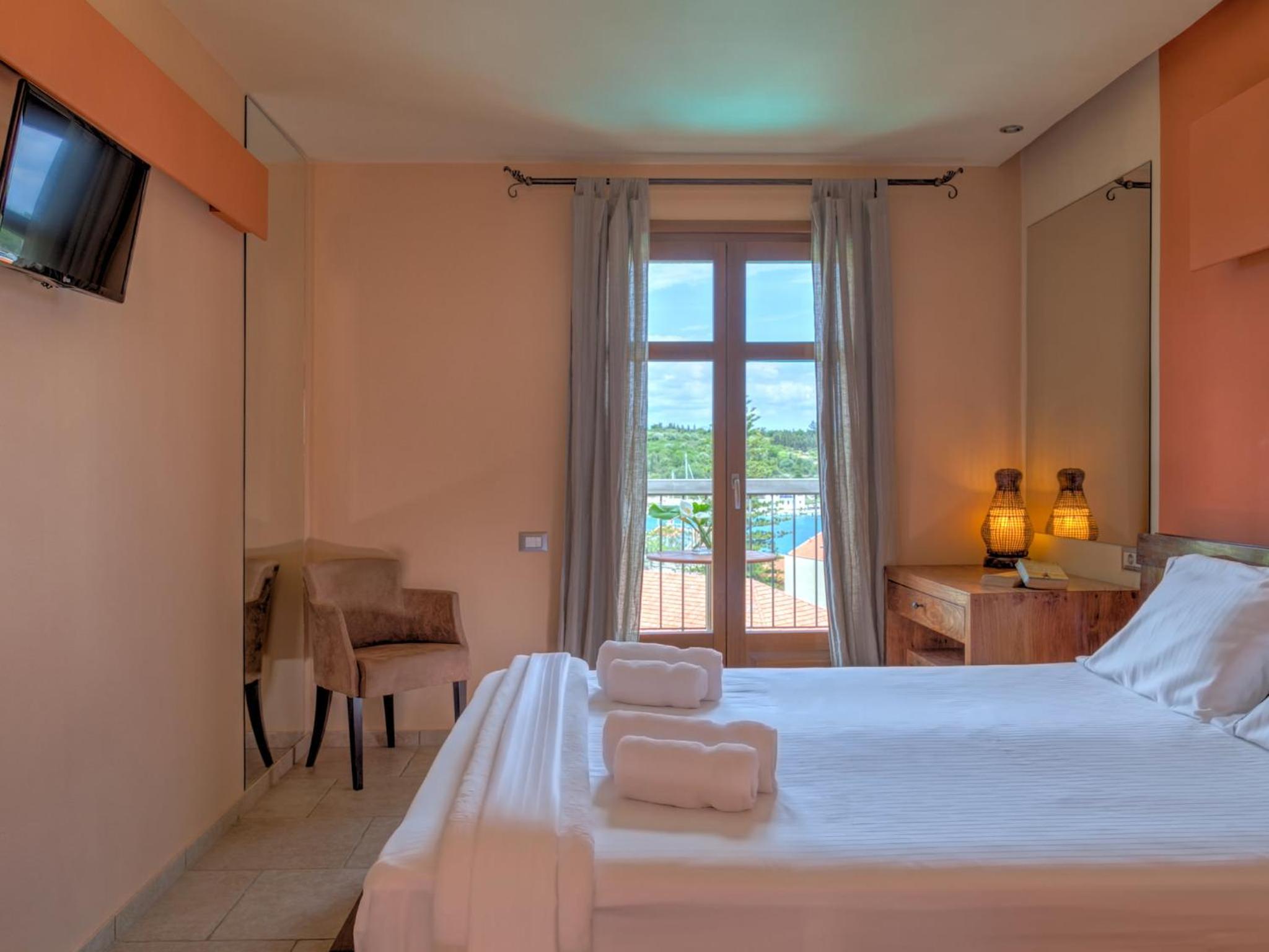 Standard Double or Twin Room with Sea View photo 1