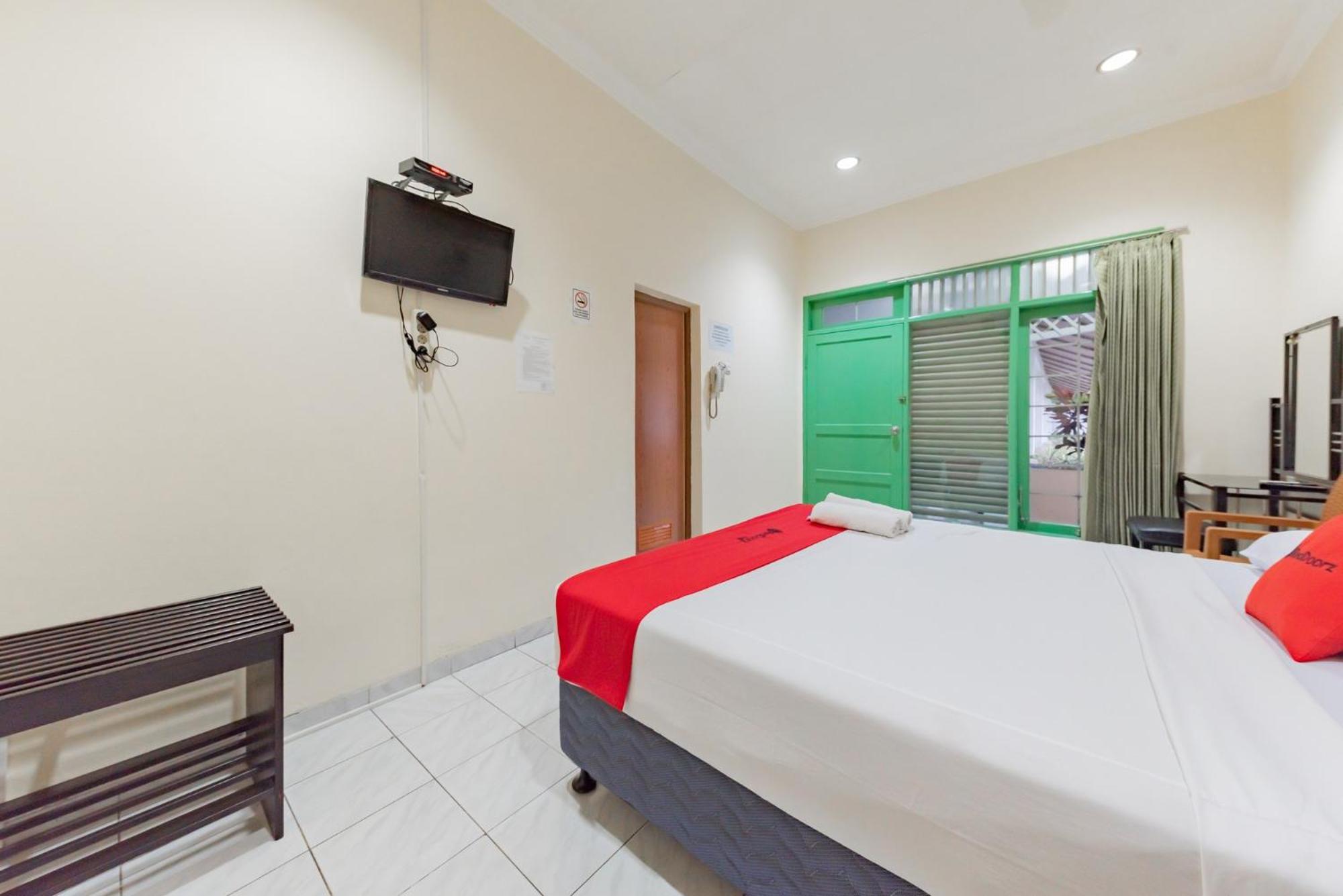 Deluxe Room - Photo 6