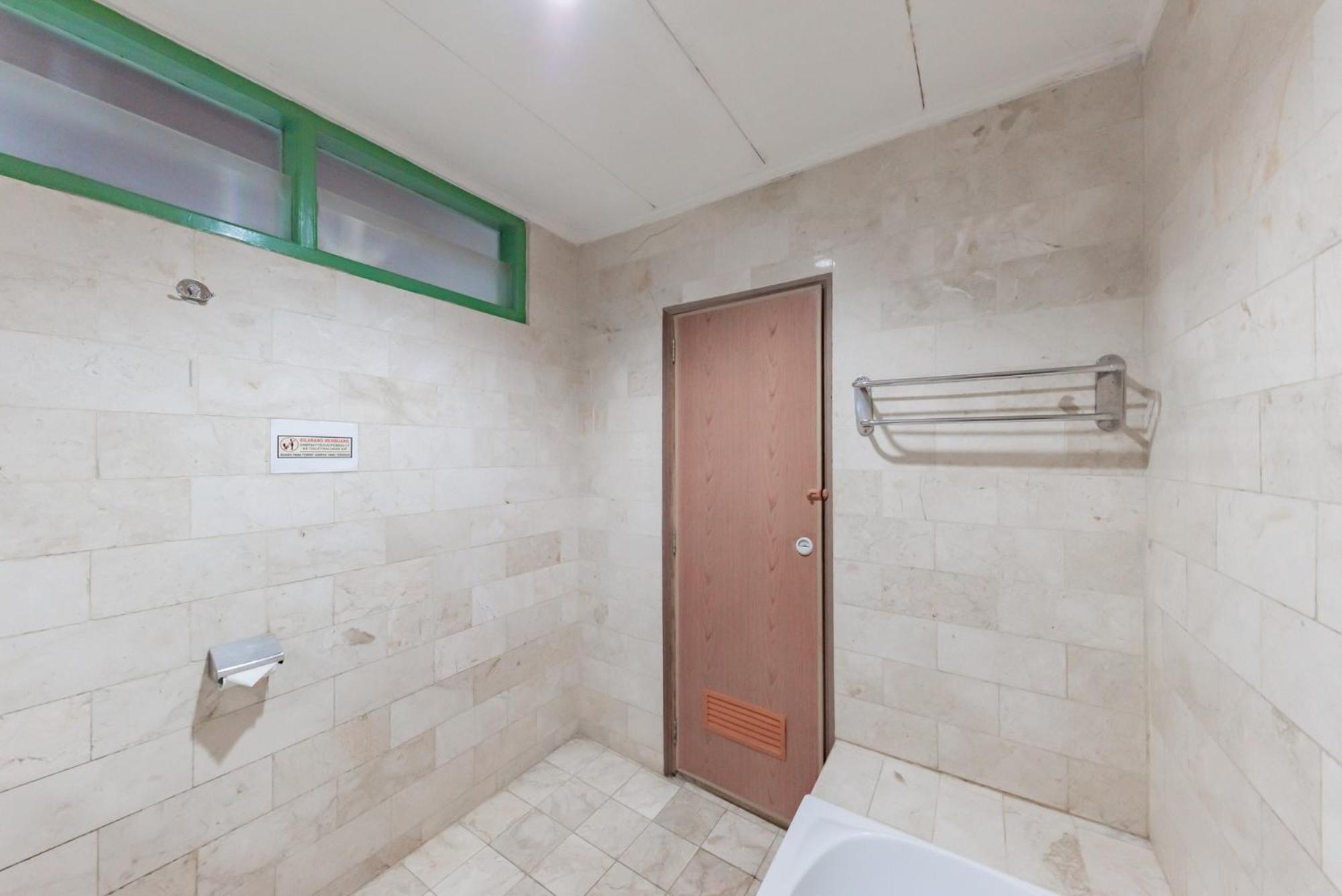 Deluxe Room - Photo 5