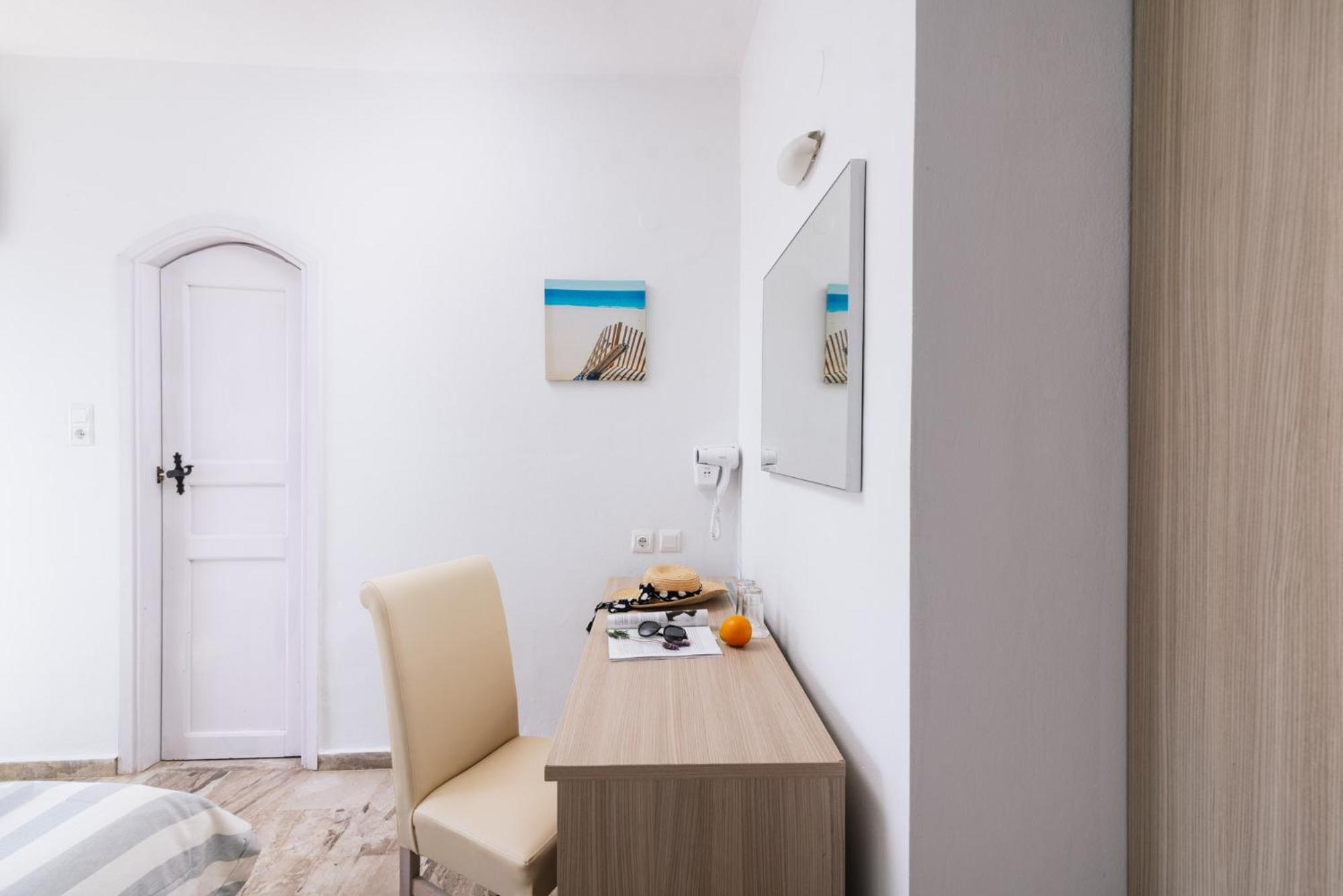 Standard Double or Twin Room - Photo 3