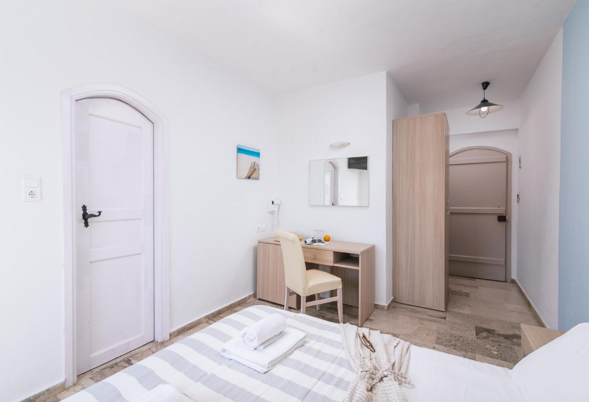 Standard Double or Twin Room - Photo 4