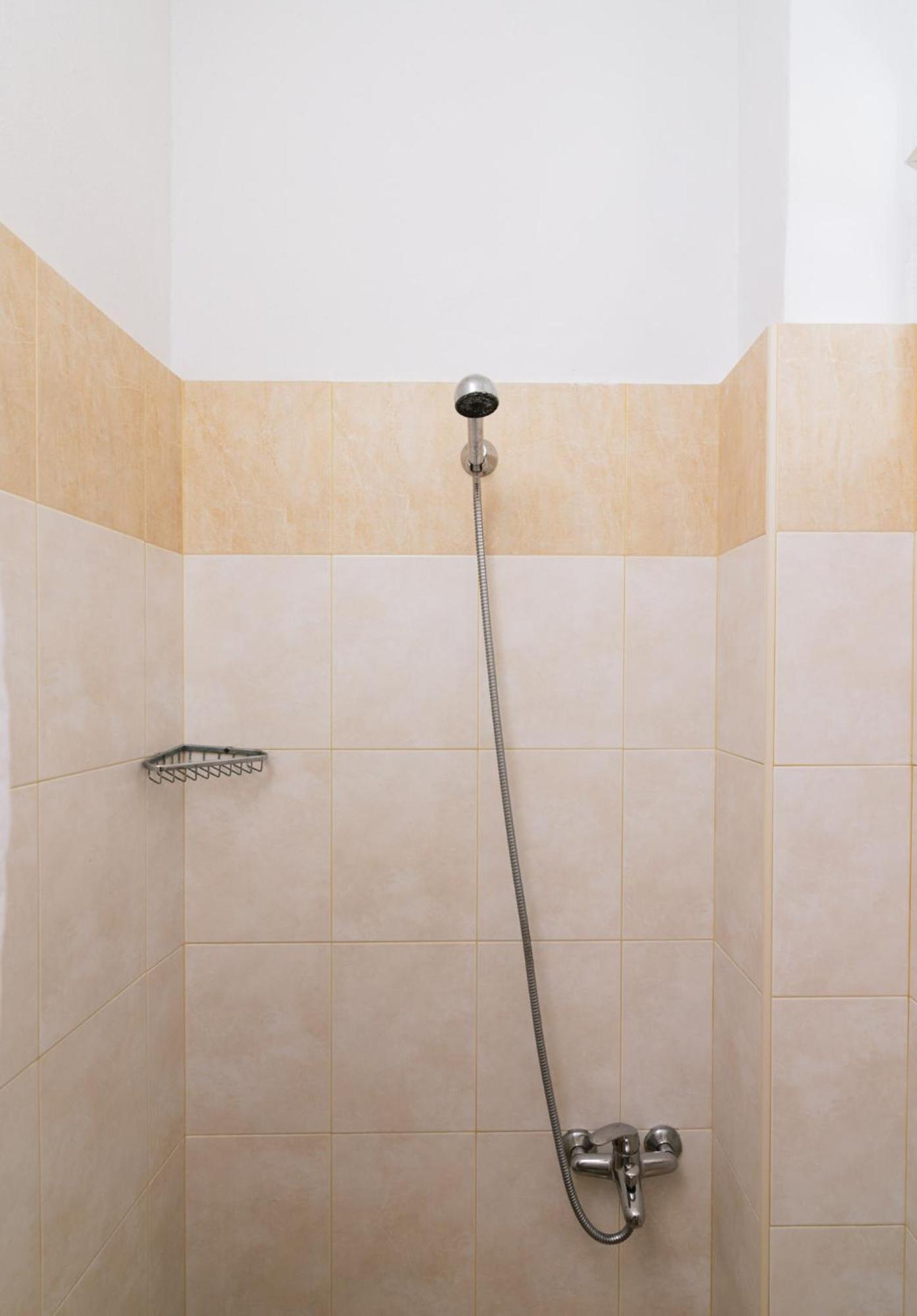 Standard Double or Twin Room - Photo 10