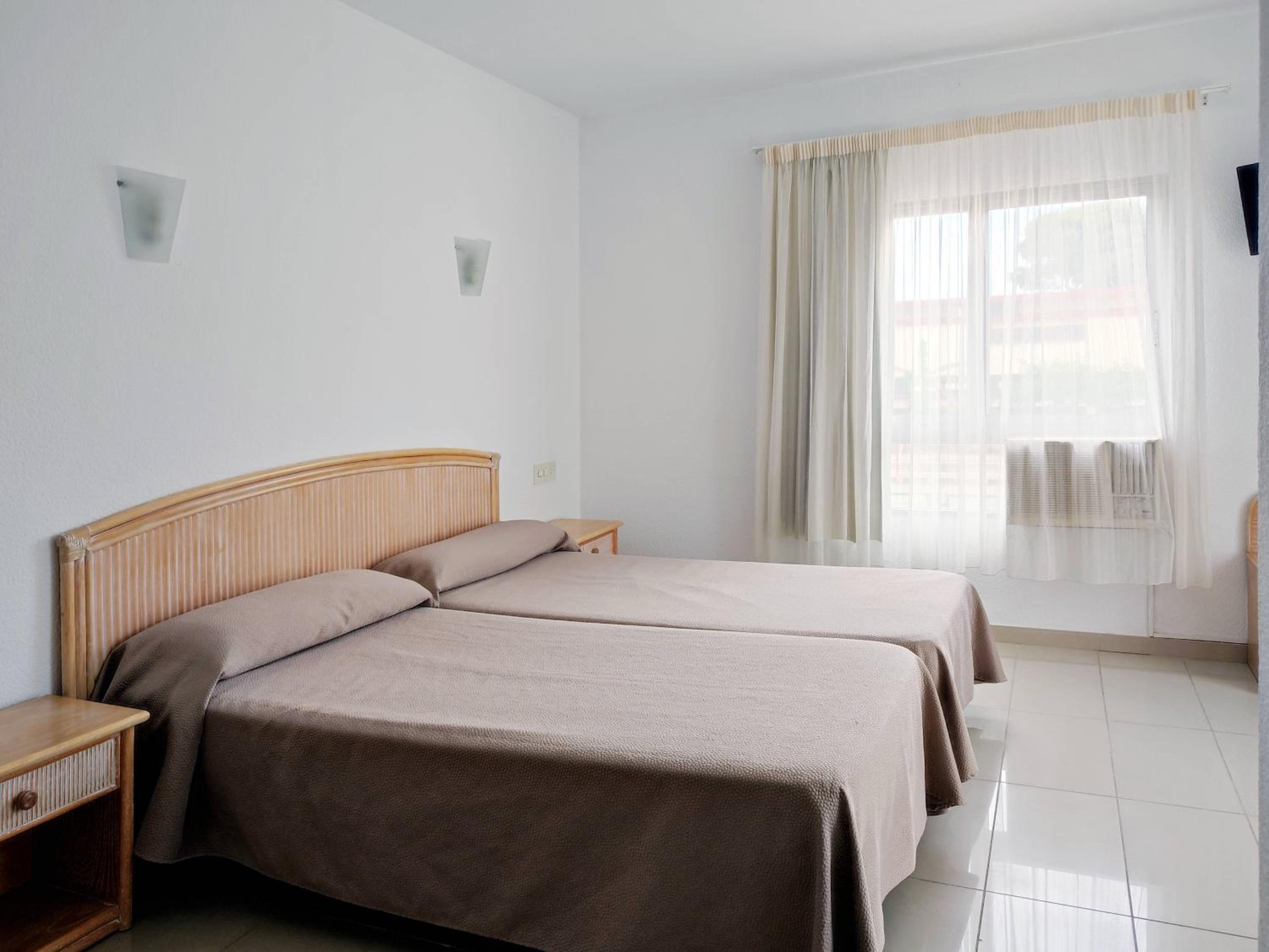 Deluxe Double Room (2 Adults + 1 Child) photo 2