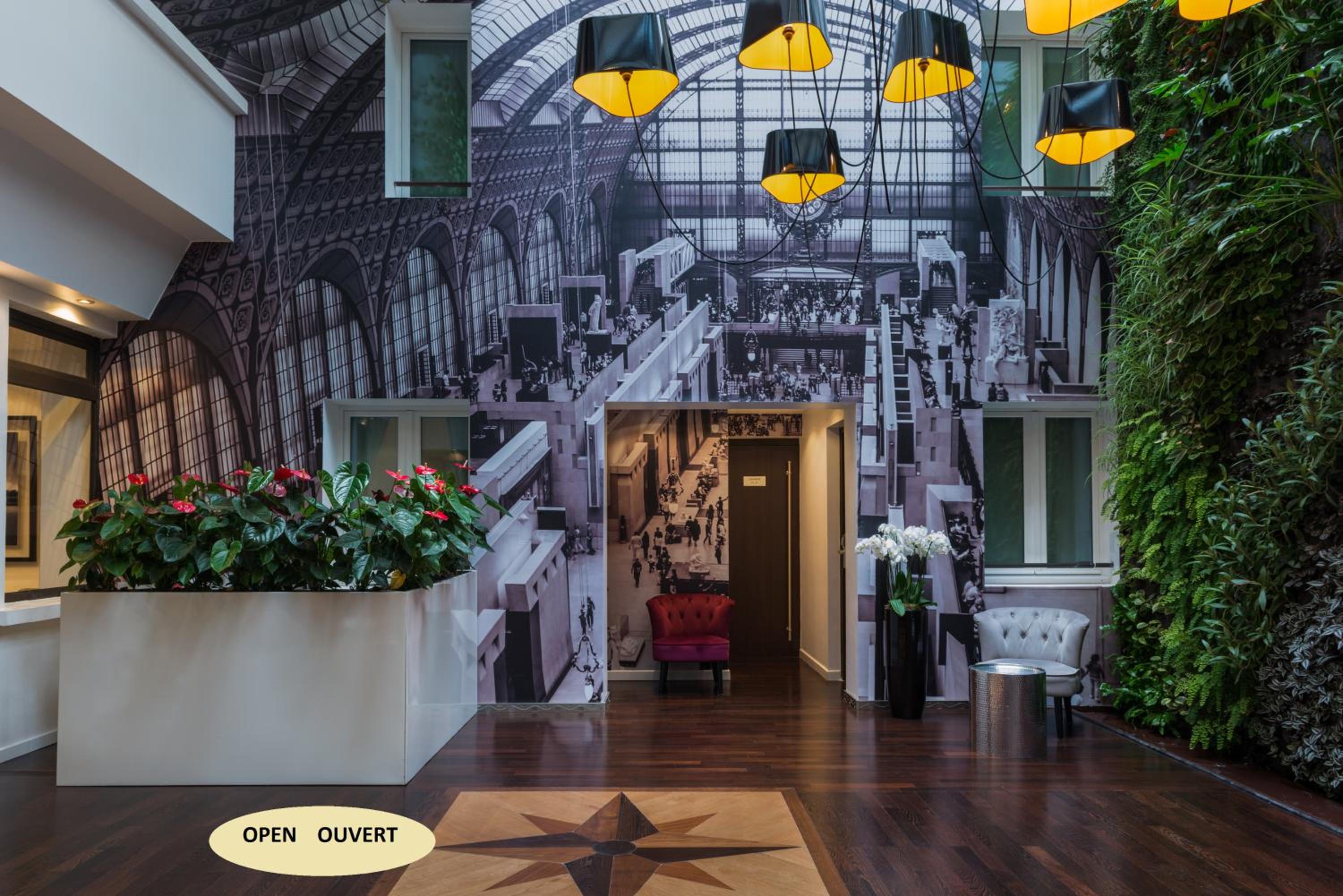 Superior double or twin with street view or courtyard