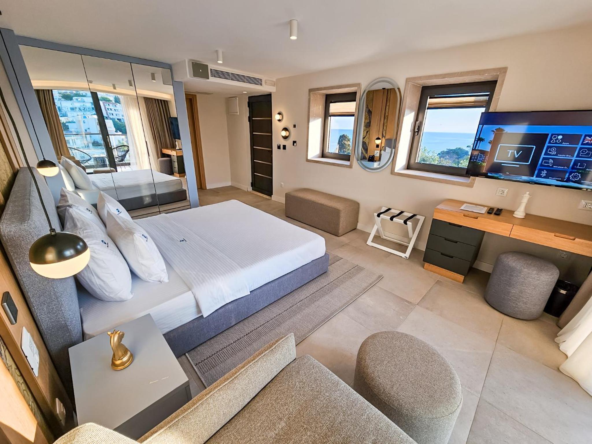 Deluxe King Room