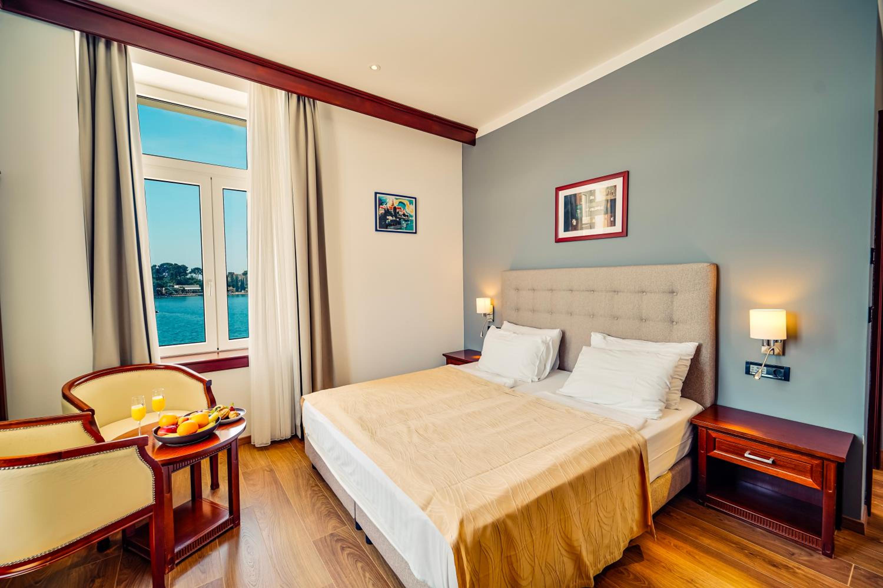 Family Suite with Balcony - Photo 6