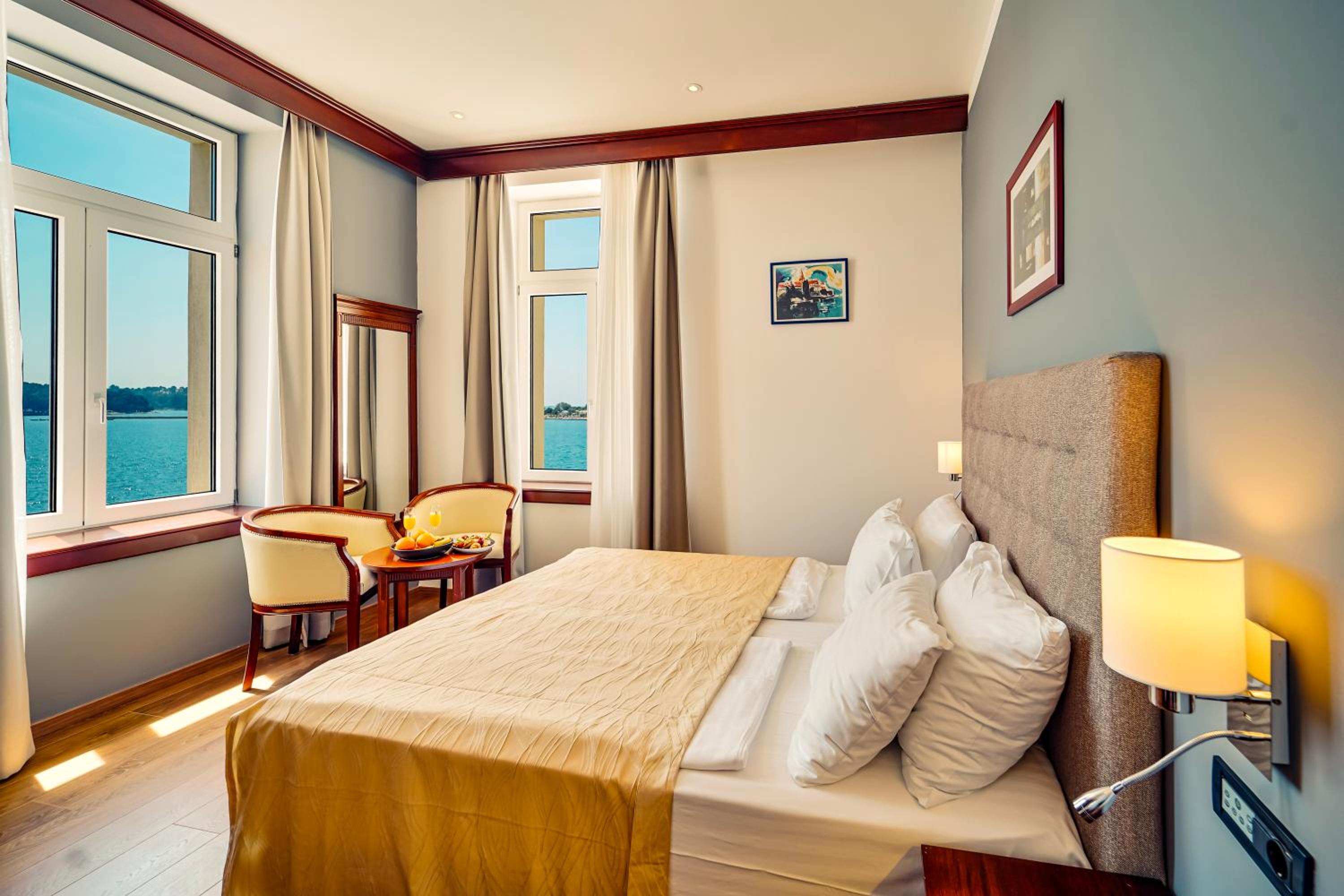 Family Suite with Balcony - Photo 1