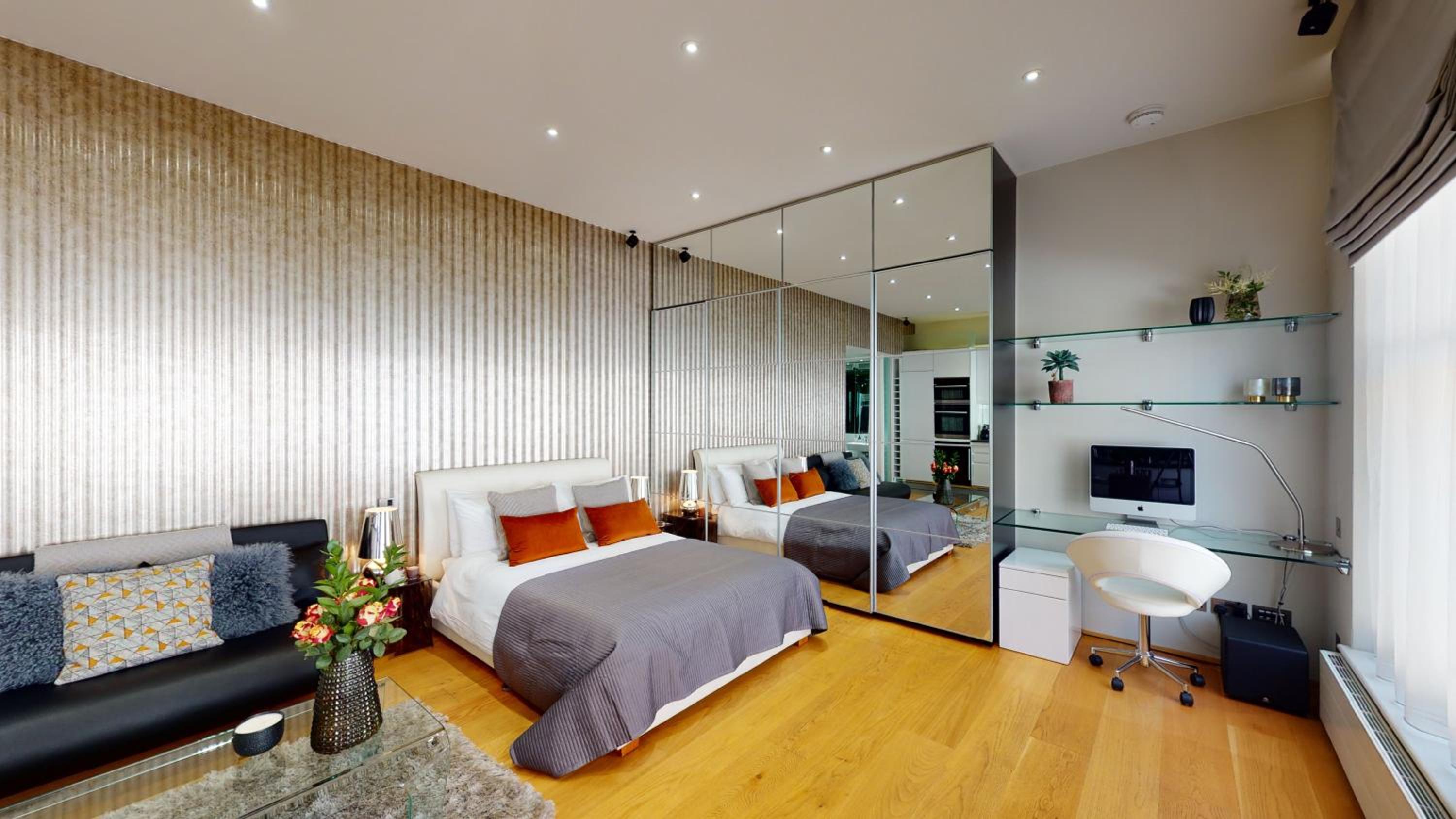 Flat 3 - Large Studio Apartment photo 3