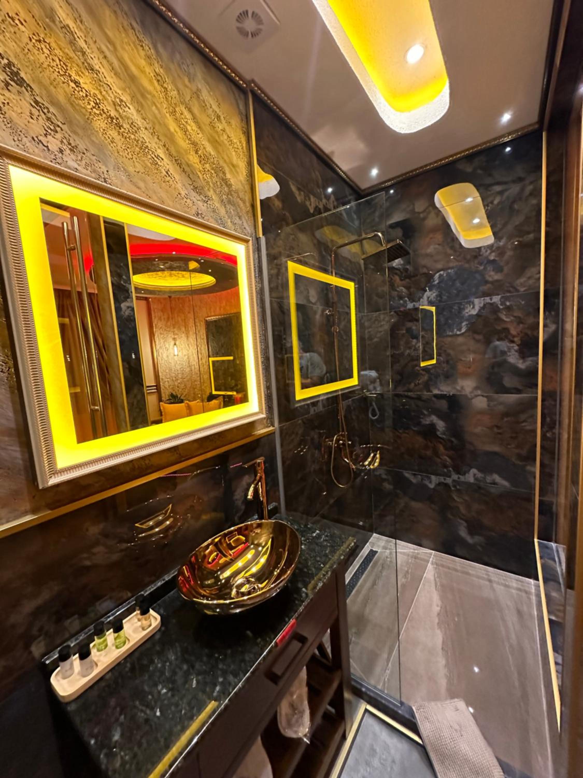 Superior King Room photo 2