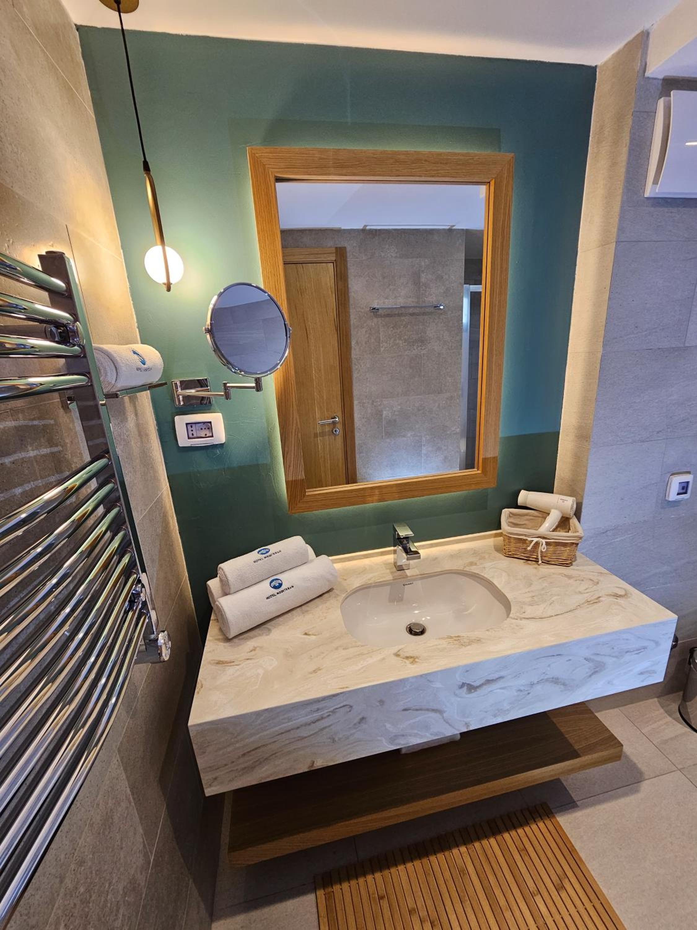 Deluxe Double Room with Balcony and Sea View - Photo 4