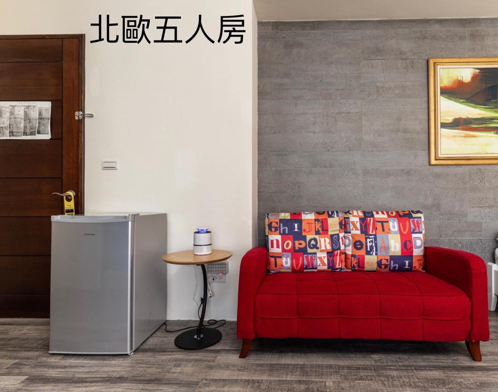 Luxurious Modern Contemporary 5 Person Room with Terrace and Extra Large Bathroom - 2 Extra Large King Beds and 1 single Bed photo 2
