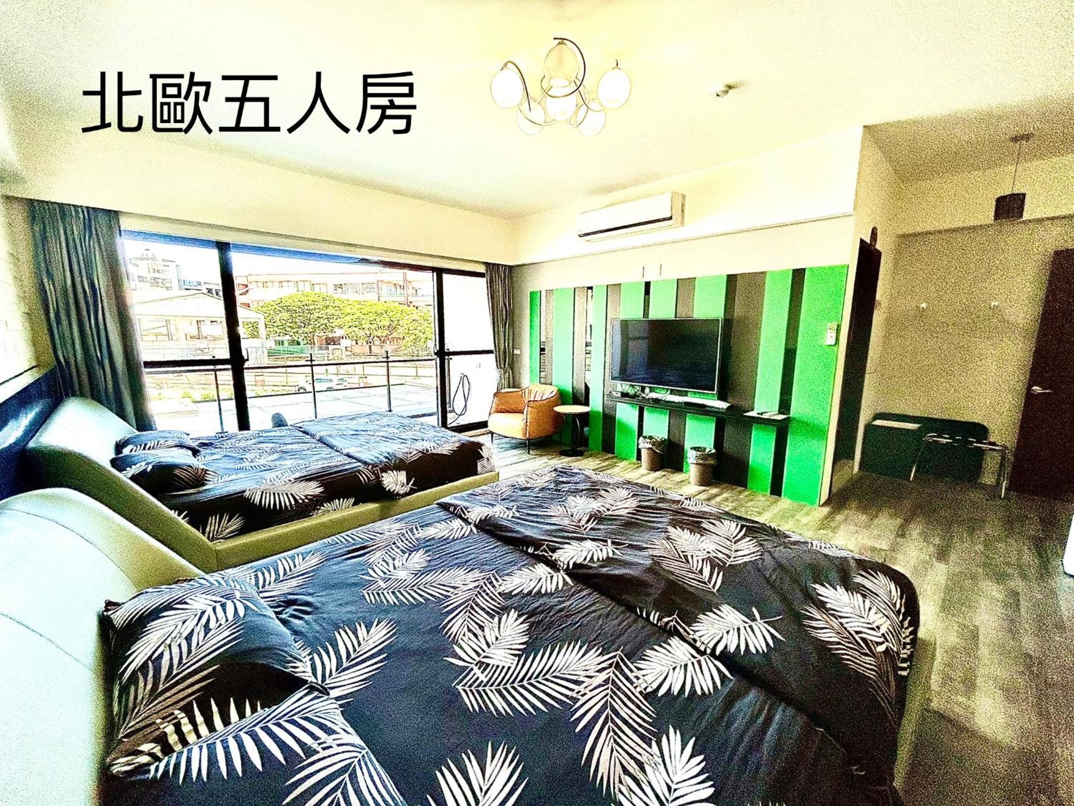Luxurious Modern Contemporary 5 Person Room with Terrace and Extra Large Bathroom - 2 Extra Large King Beds and 1 single Bed photo 1