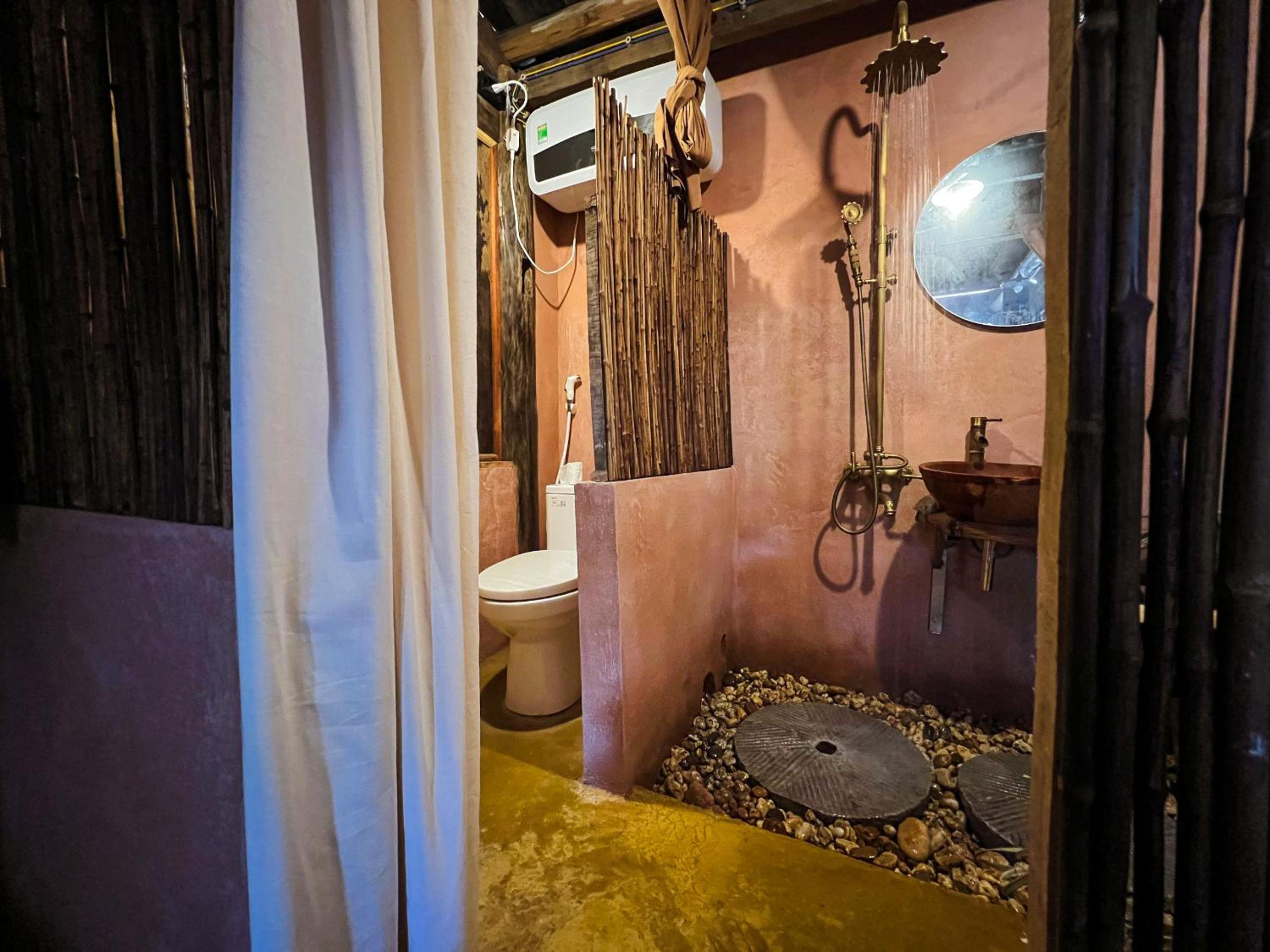 Standard Double Room - Photo 13
