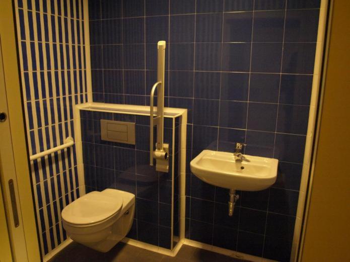 Family Room With Shower photo 2