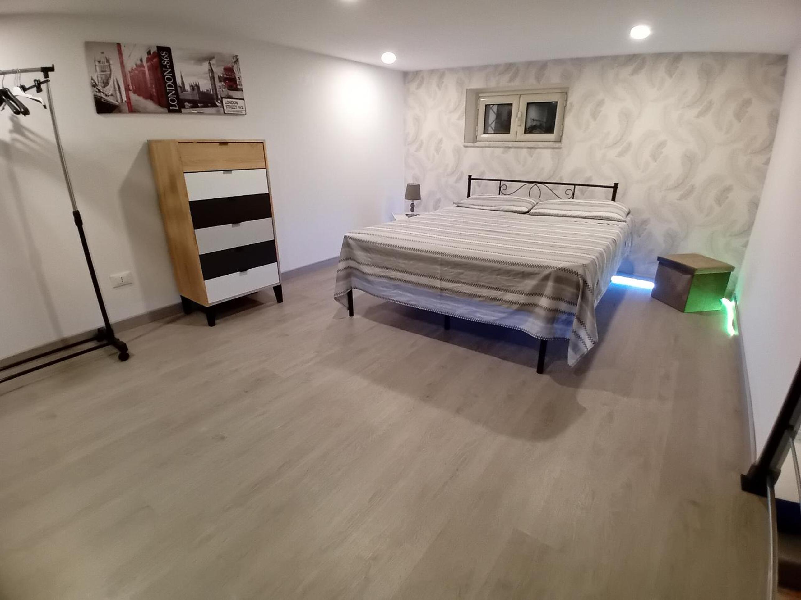 One-Bedroom Apartment photo 1