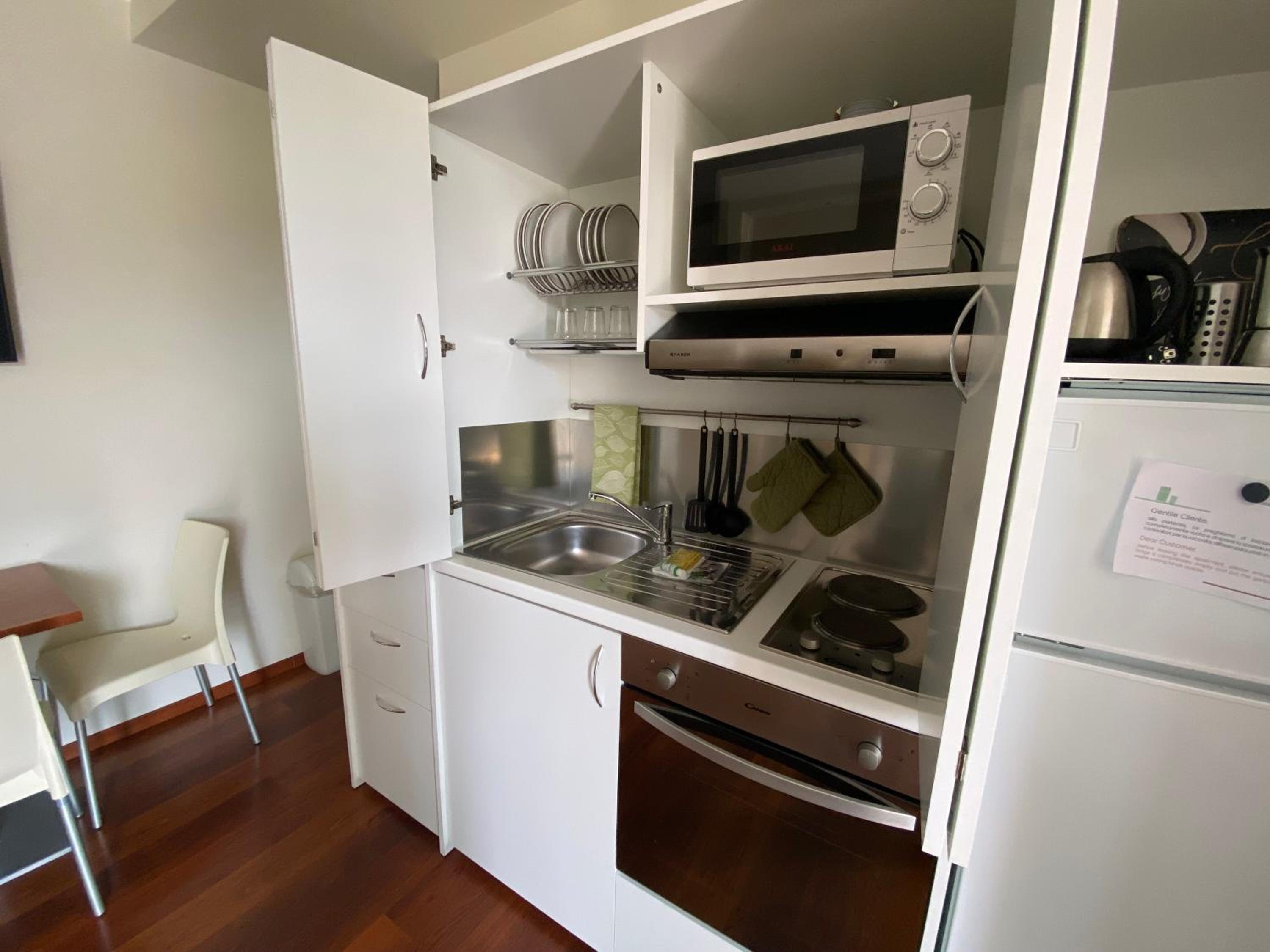 Apartment with Balcony photo 3