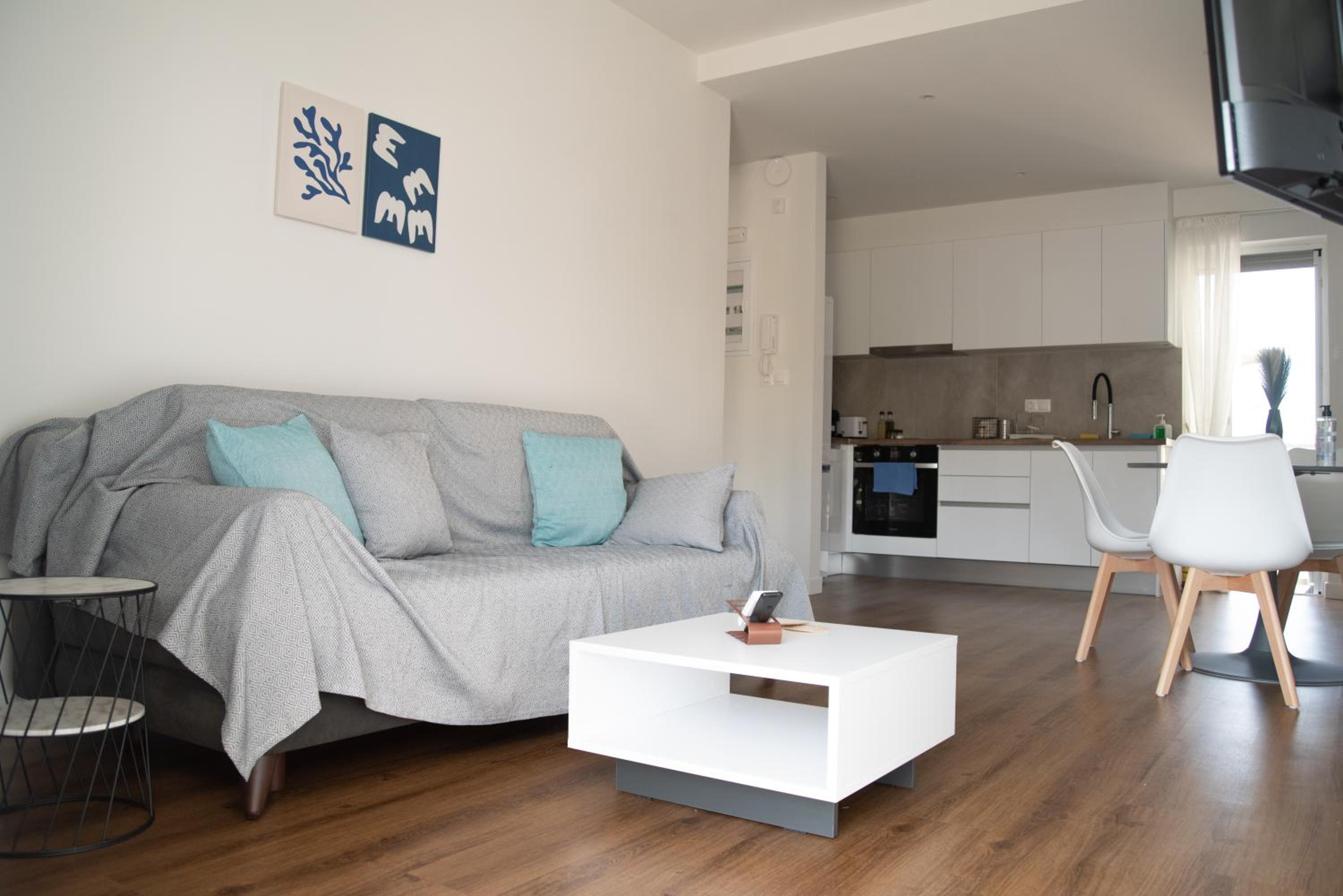 One-Bedroom Apartment photo 1